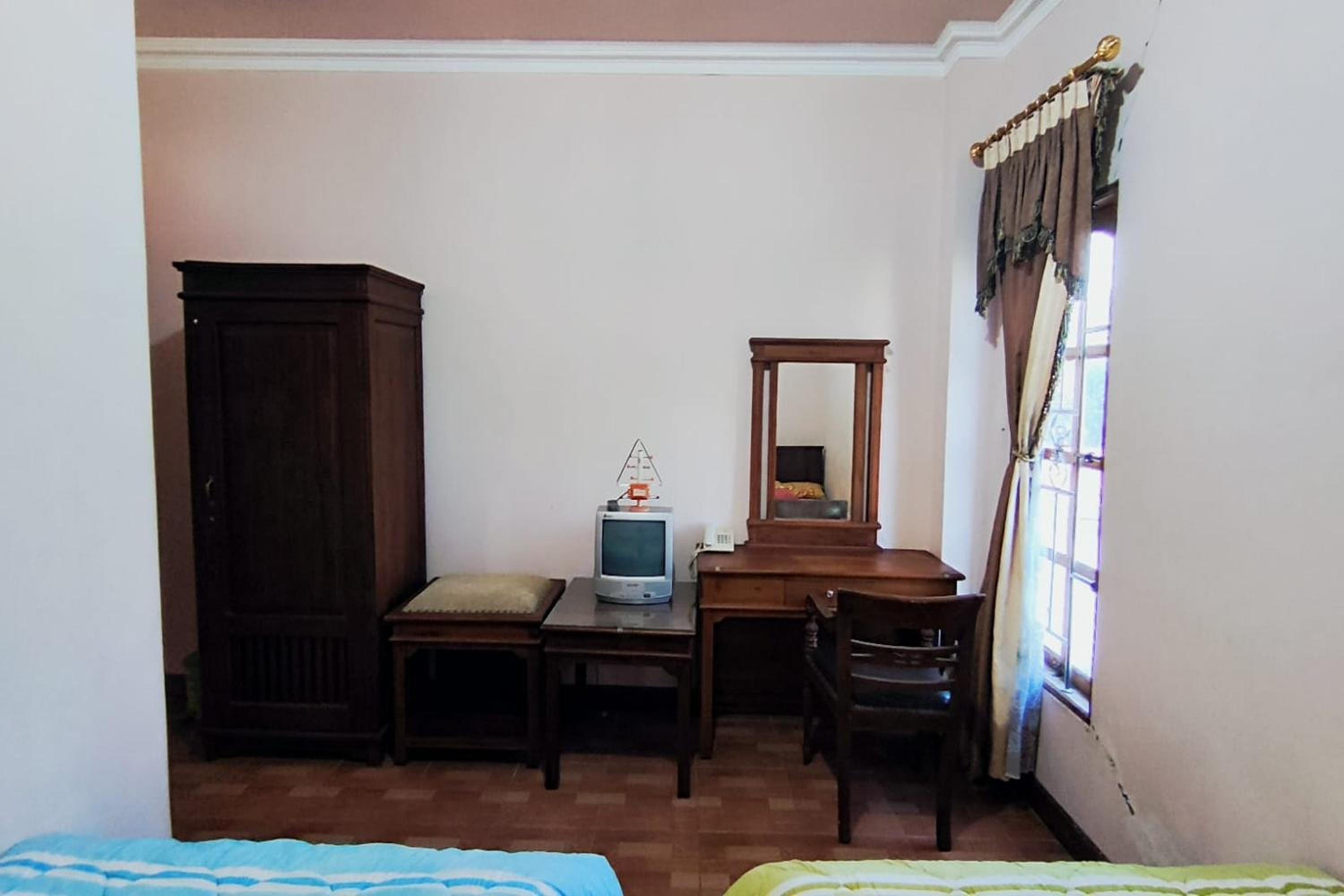 Standard Twin Room - Photo 4