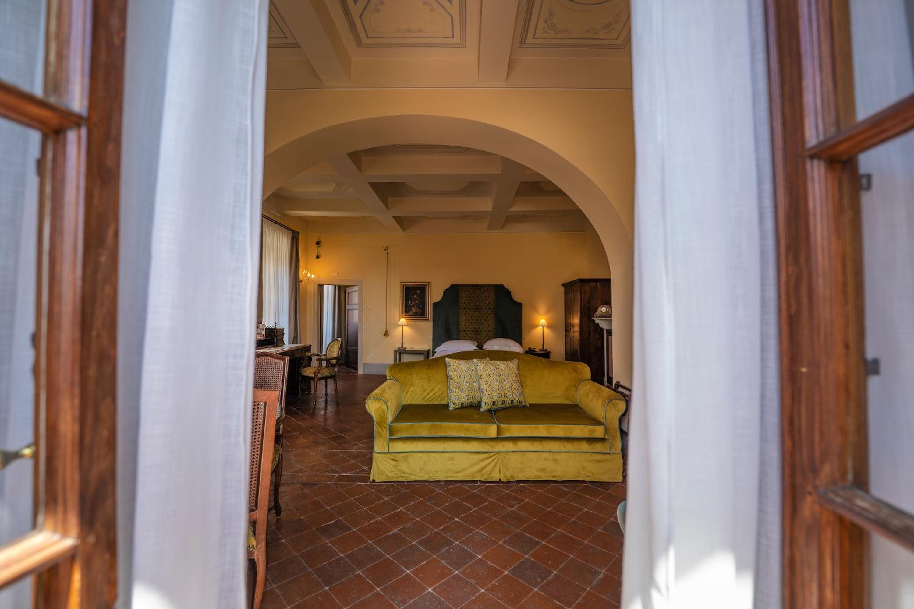Suite with Spa Access - Photo 19