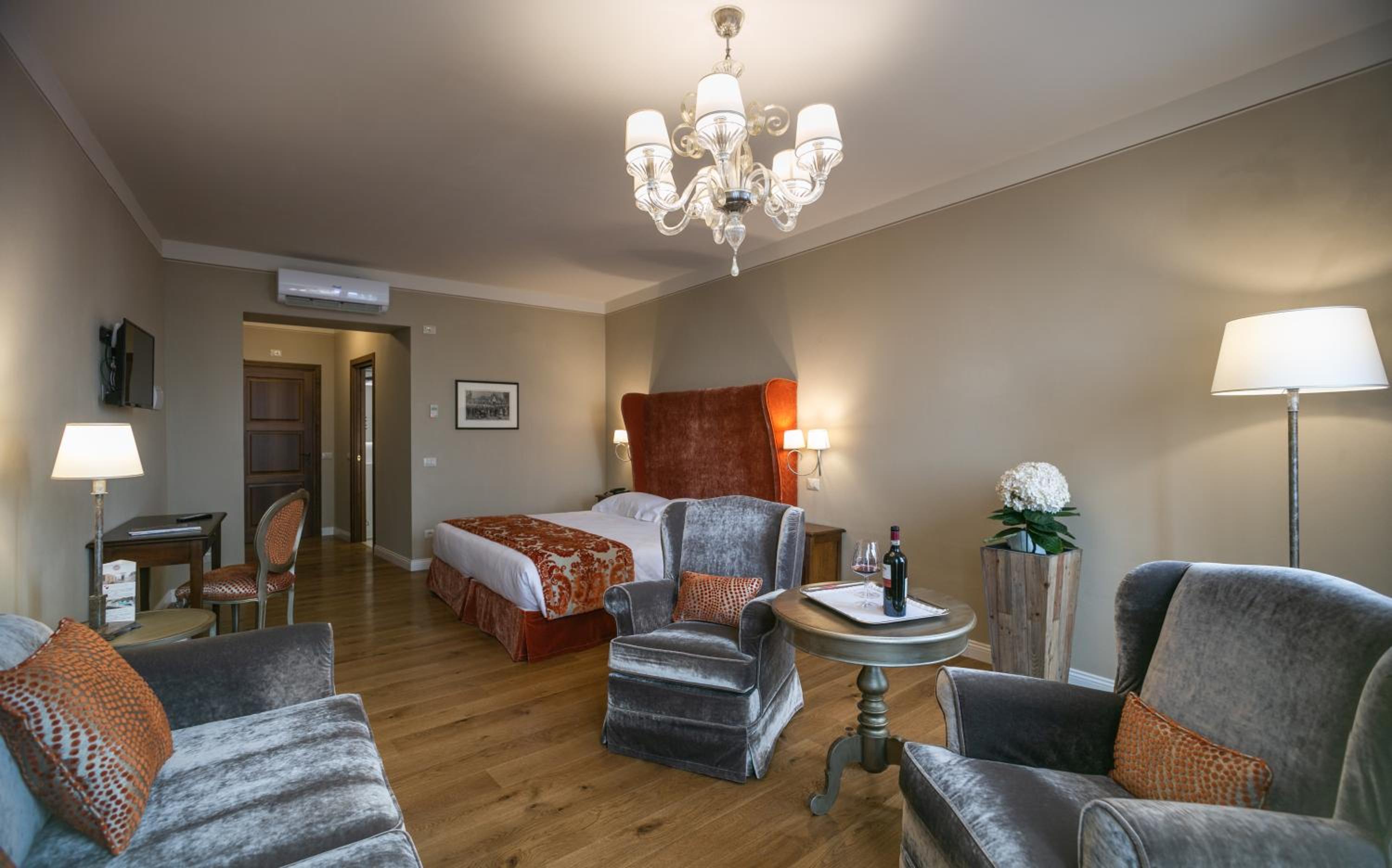 Junior Suite with Spa Access - Photo 6