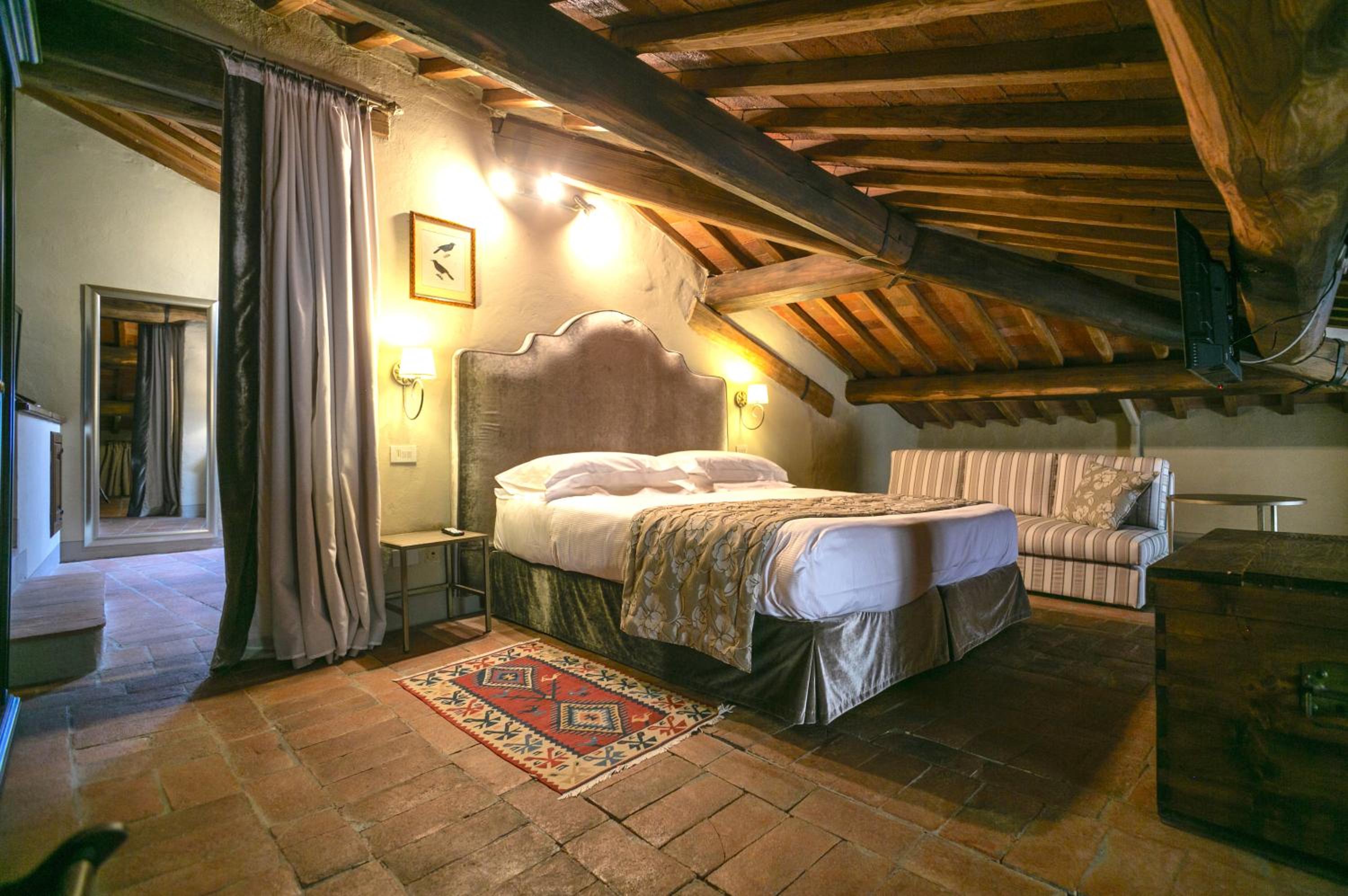 Junior Suite with Spa Access - Photo 9