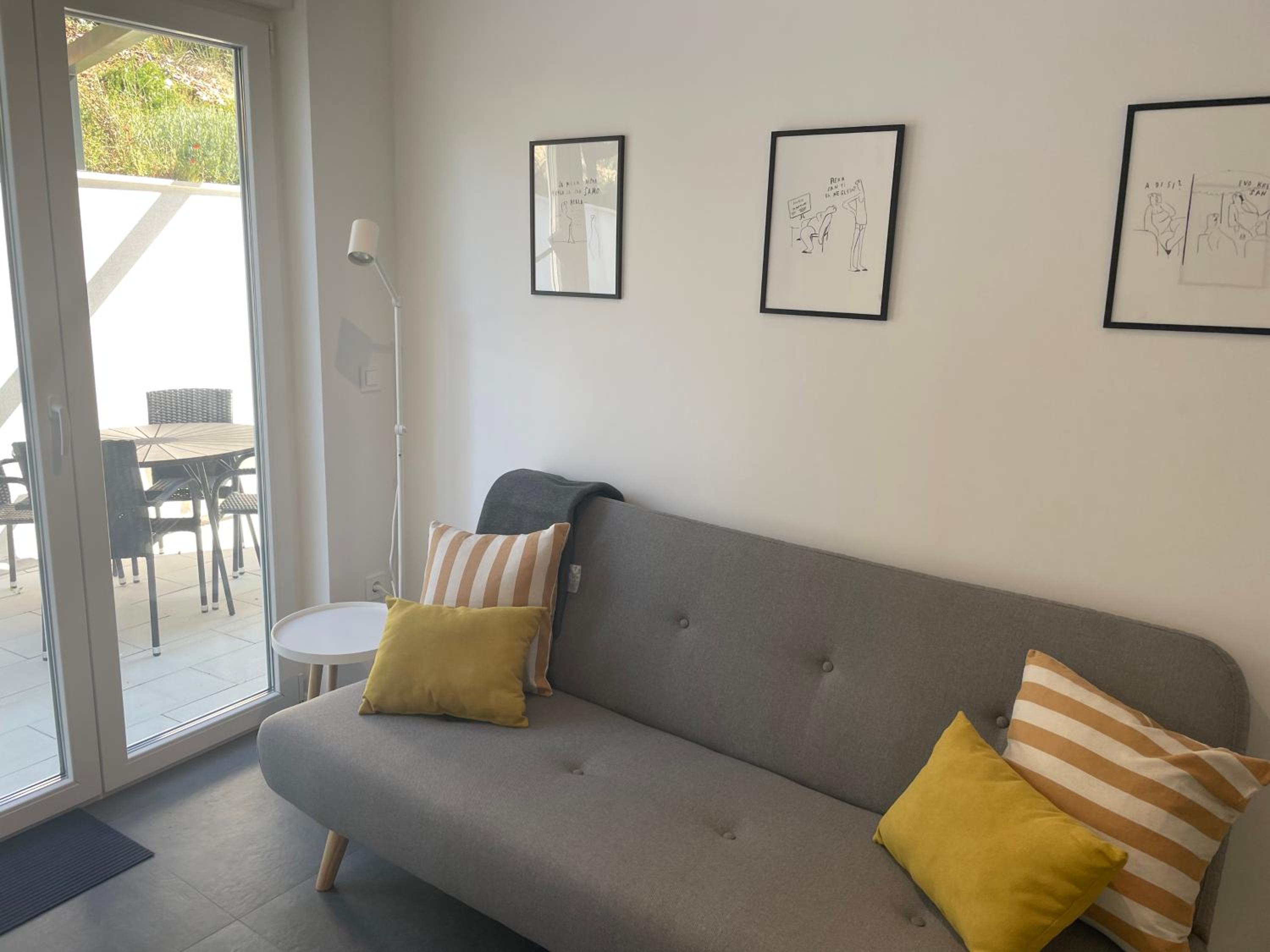 One-Bedroom Apartment photo 1