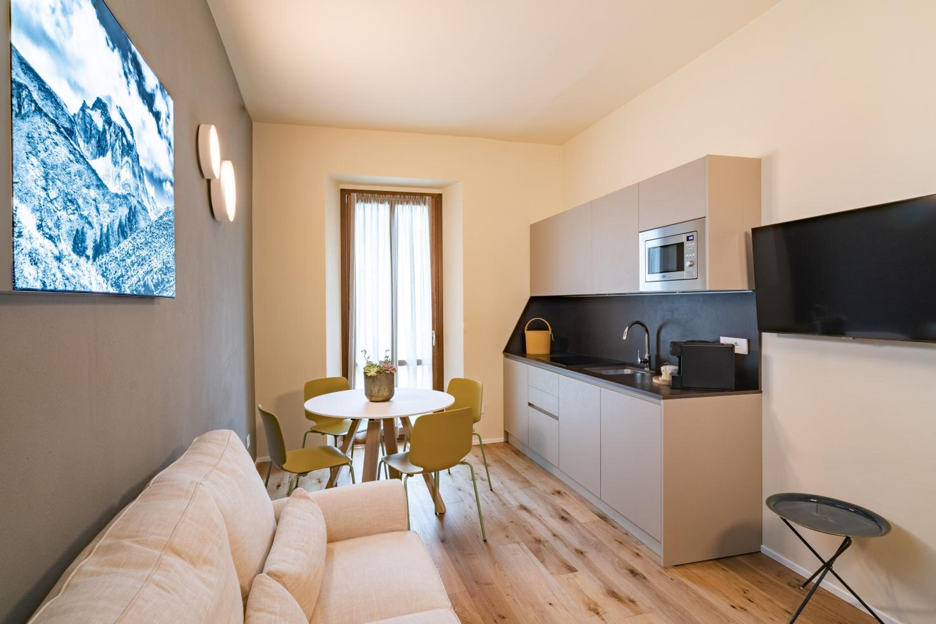 Apartment with Balcony photo 1