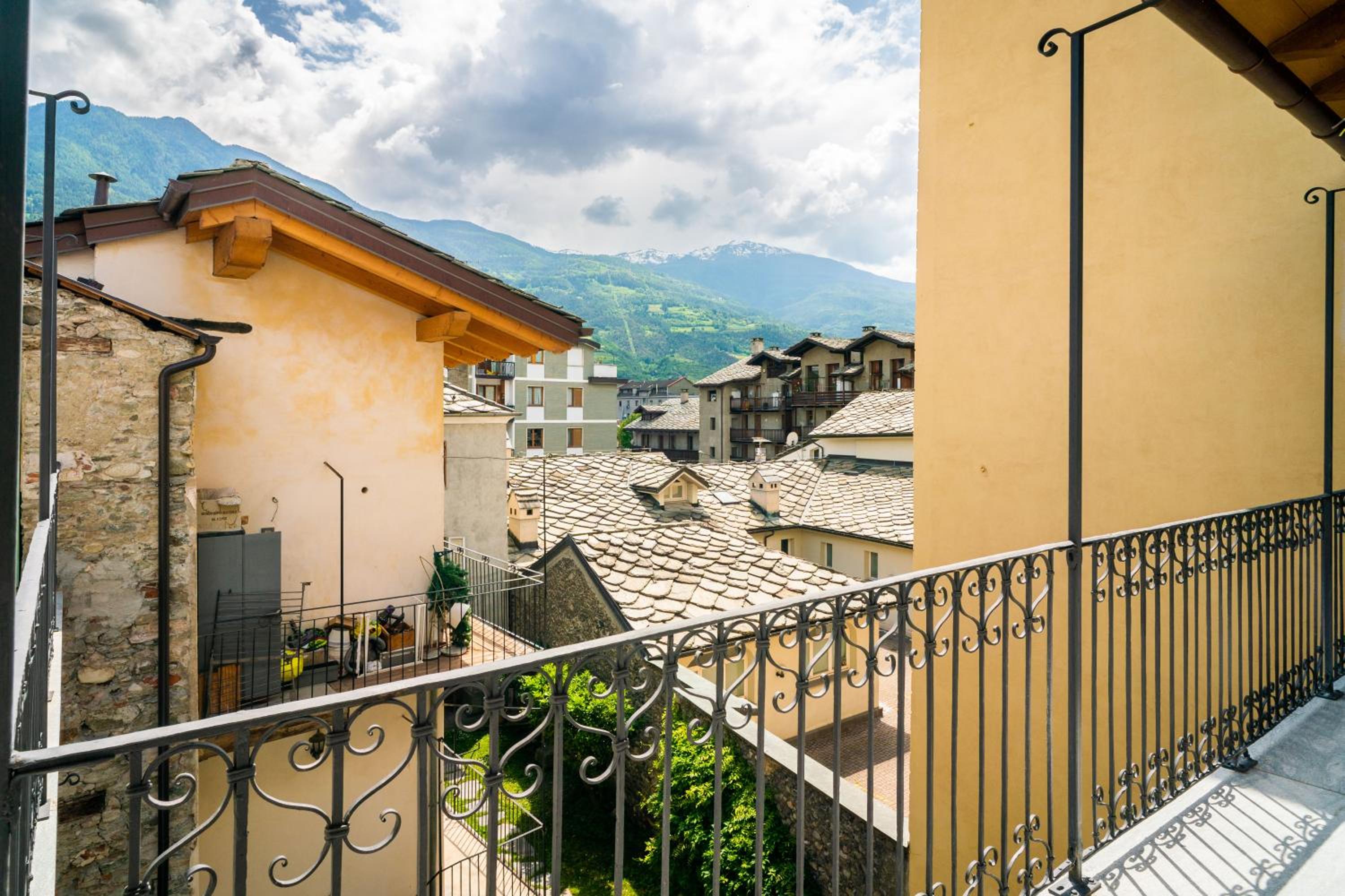 Apartment with Balcony photo 3