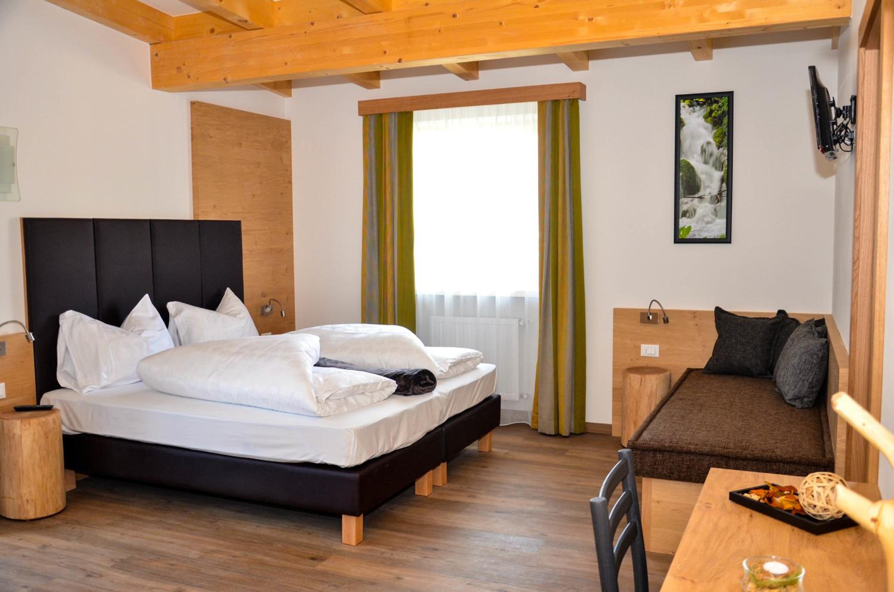 Classic Double or Twin Room with Comfort Single Bed  - Photo 1