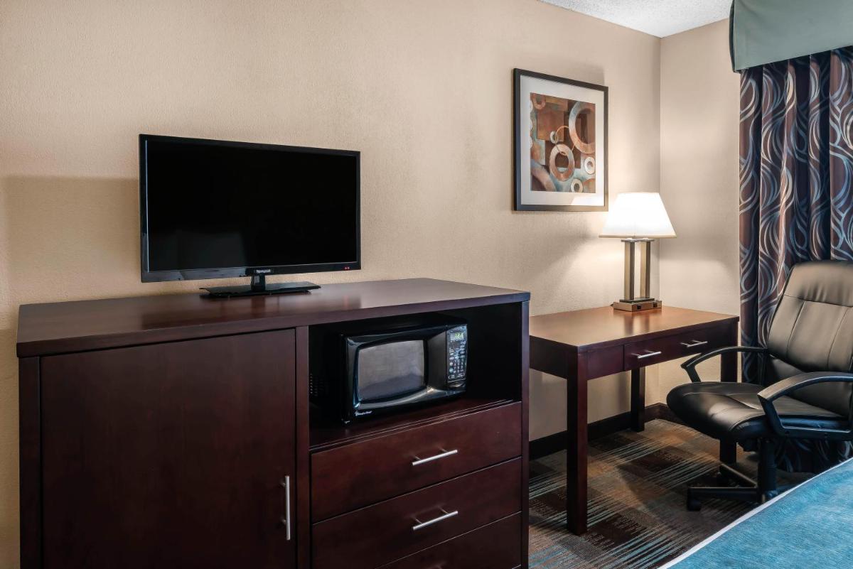 Deluxe King Room photo 2