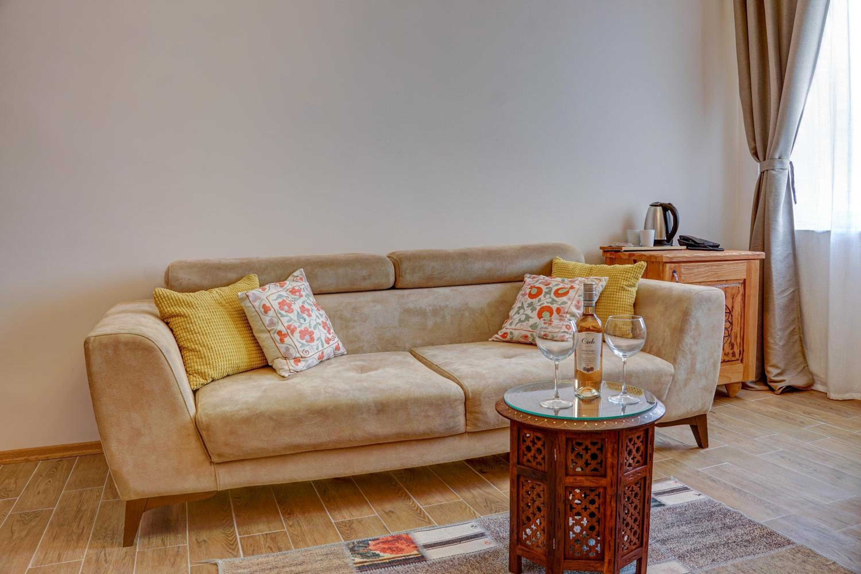 Family Room photo 3