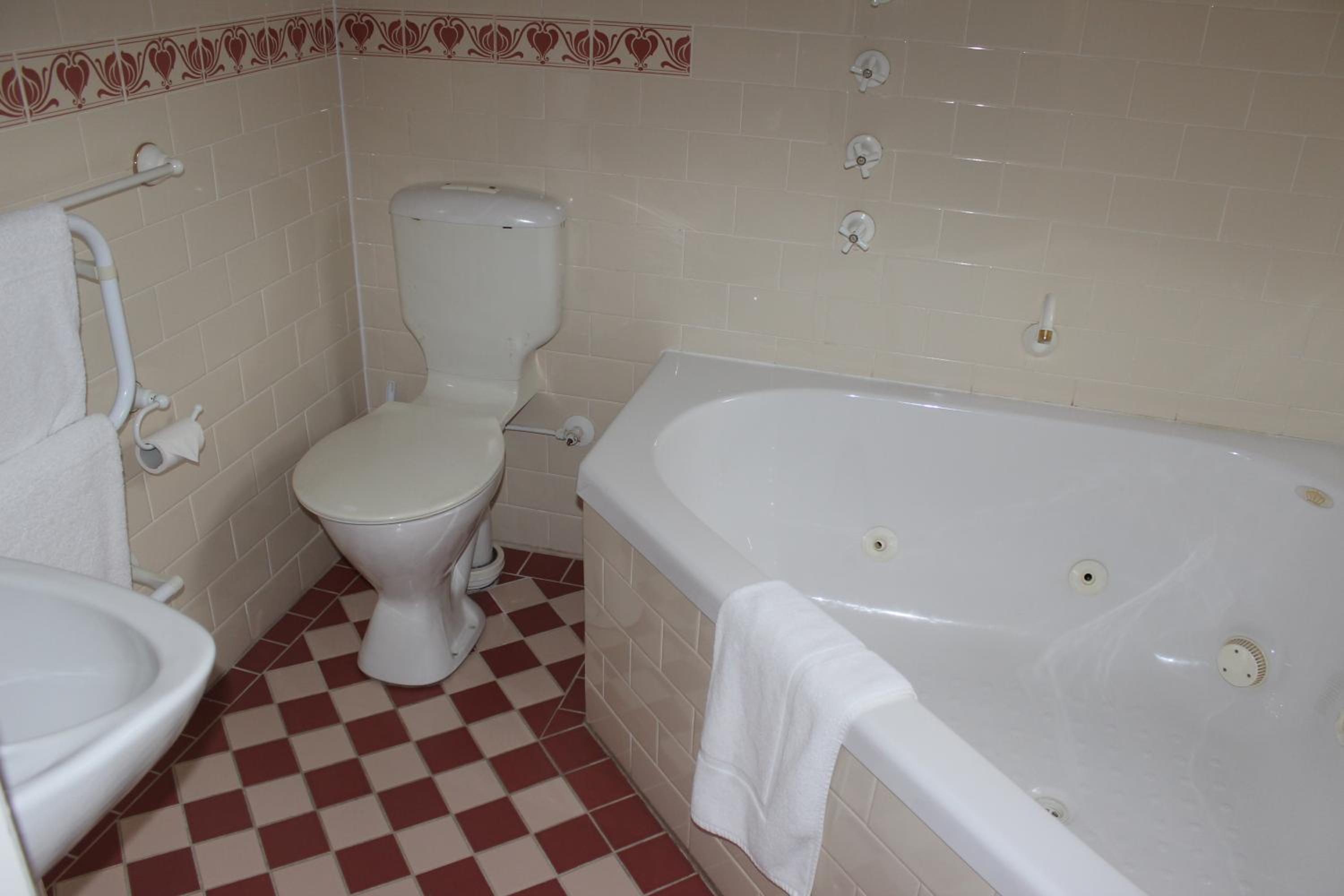 Queen Room with Spa Bath photo 2