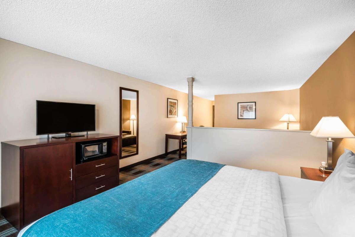 Deluxe King Suite photo 1
