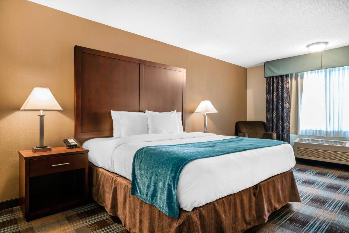 Deluxe King Room photo 1