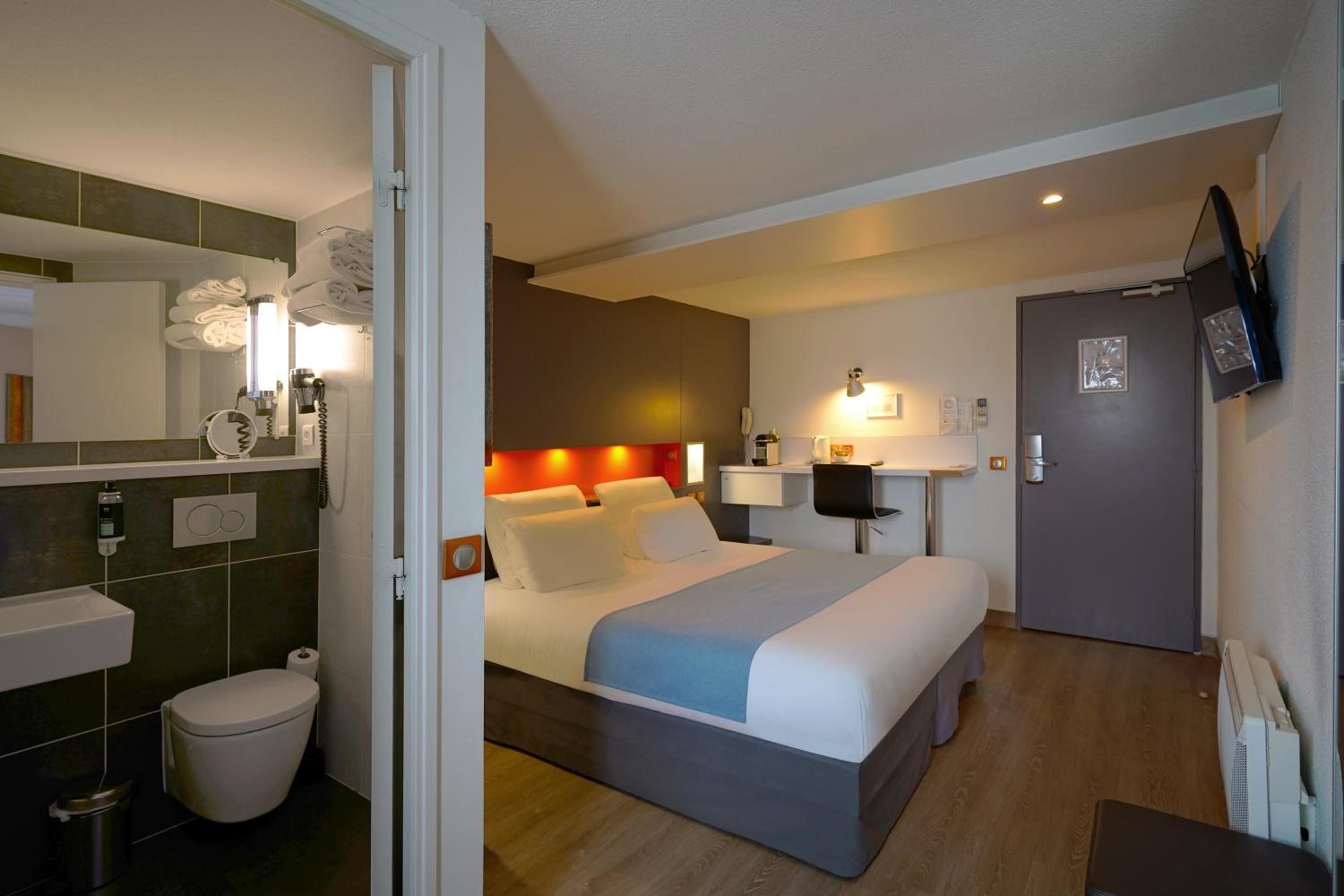 Superior King Room - Photo 6