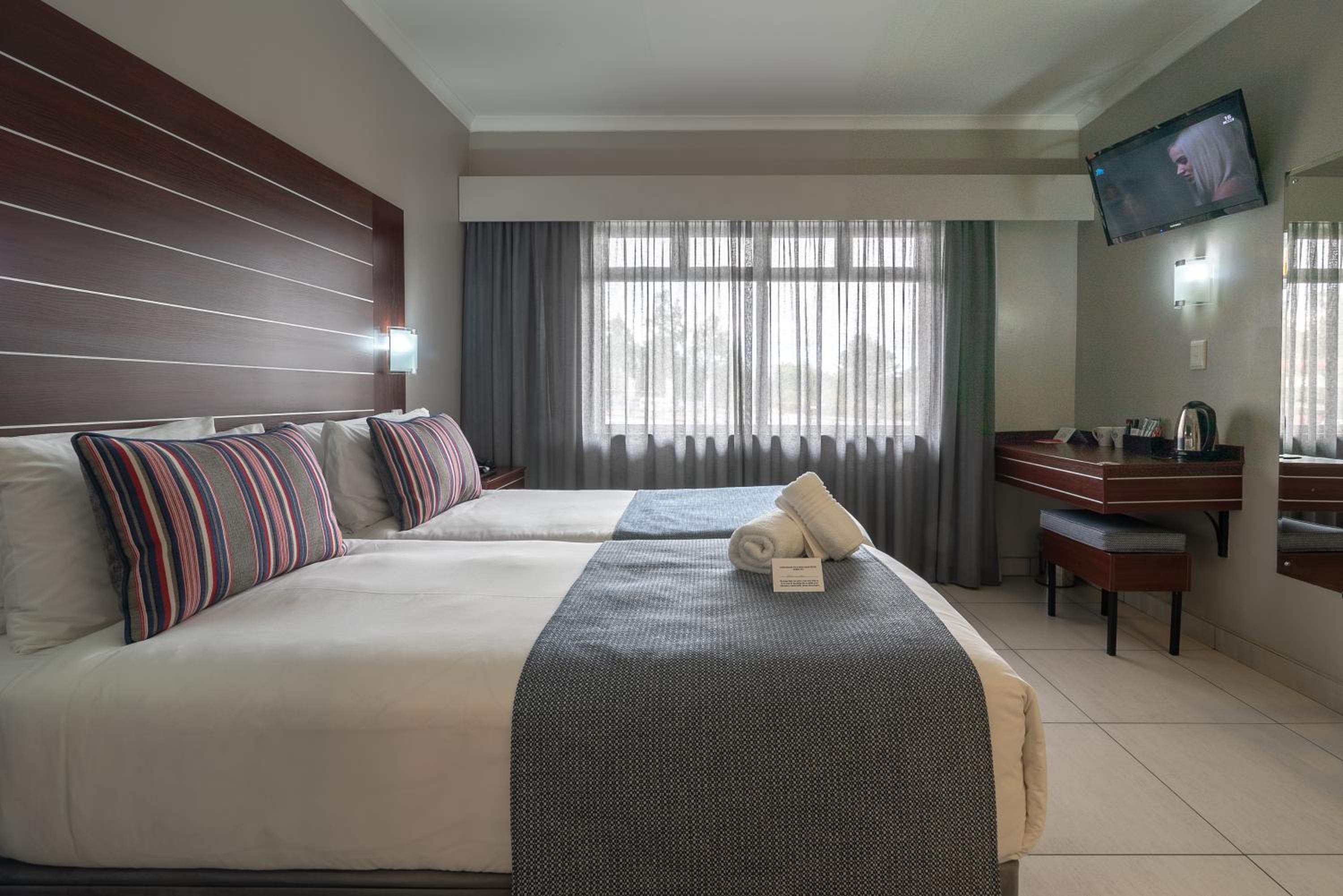 Standard Twin Room - Photo 2