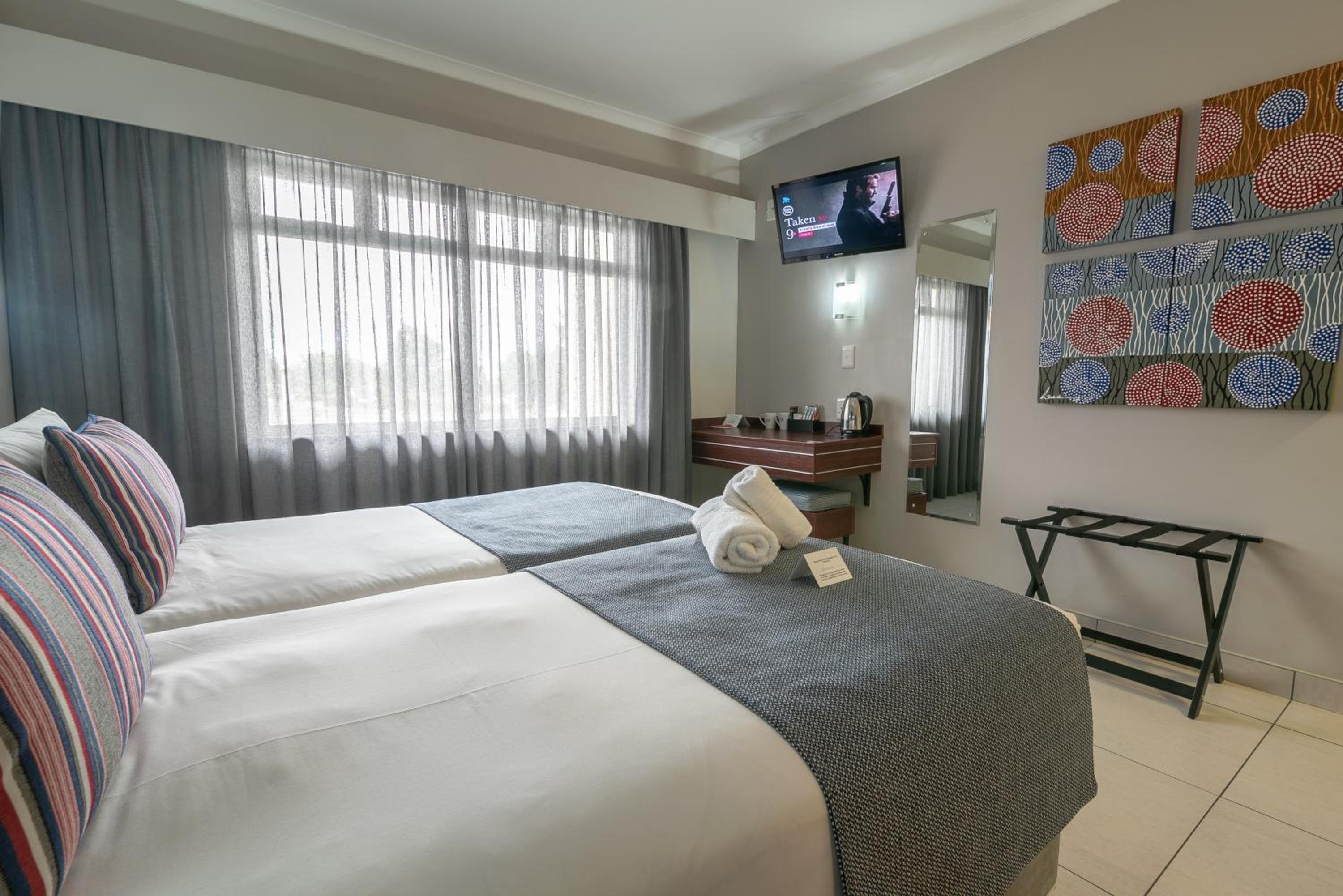 Standard Twin Room - Photo 3