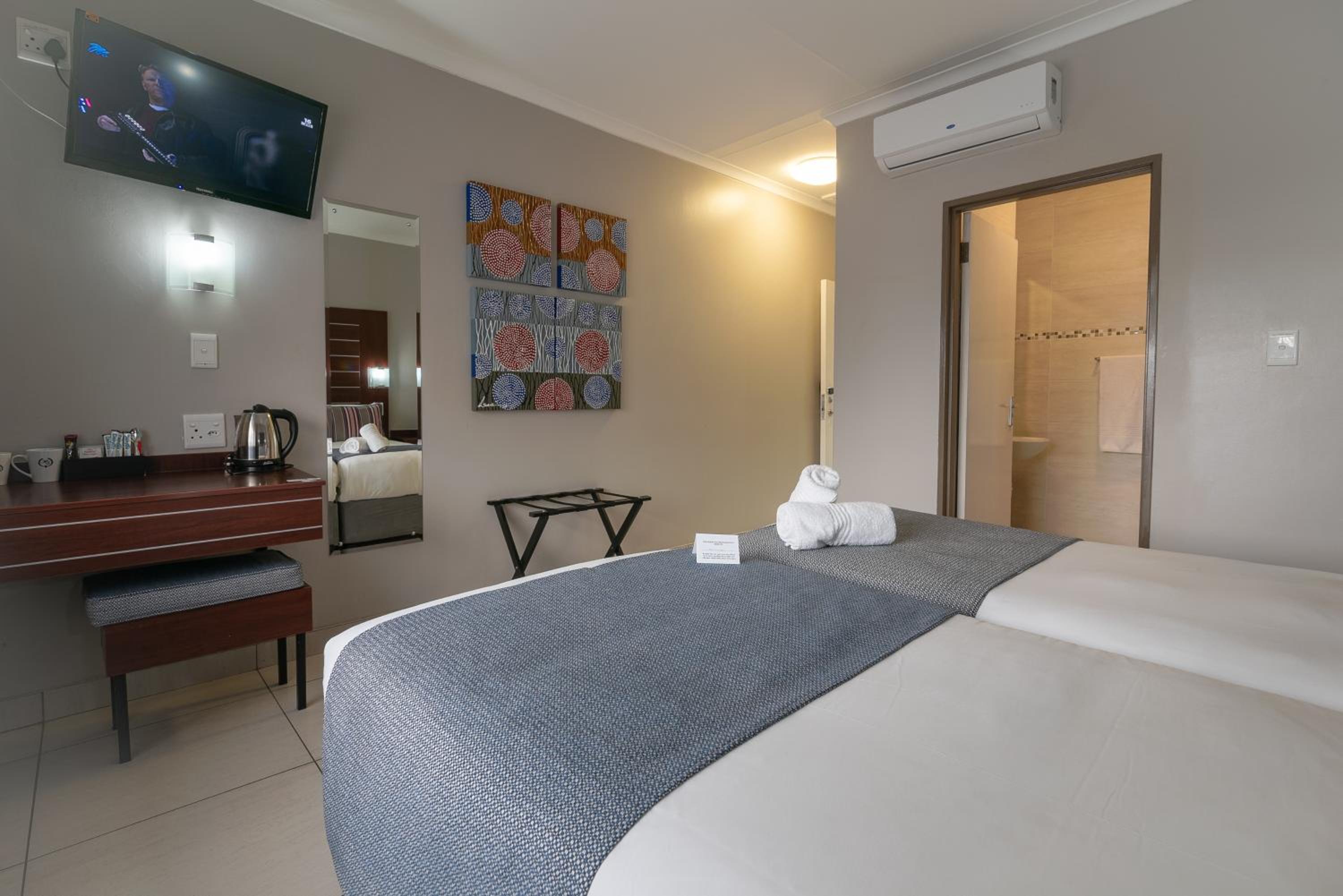 Standard Twin Room - Photo 4