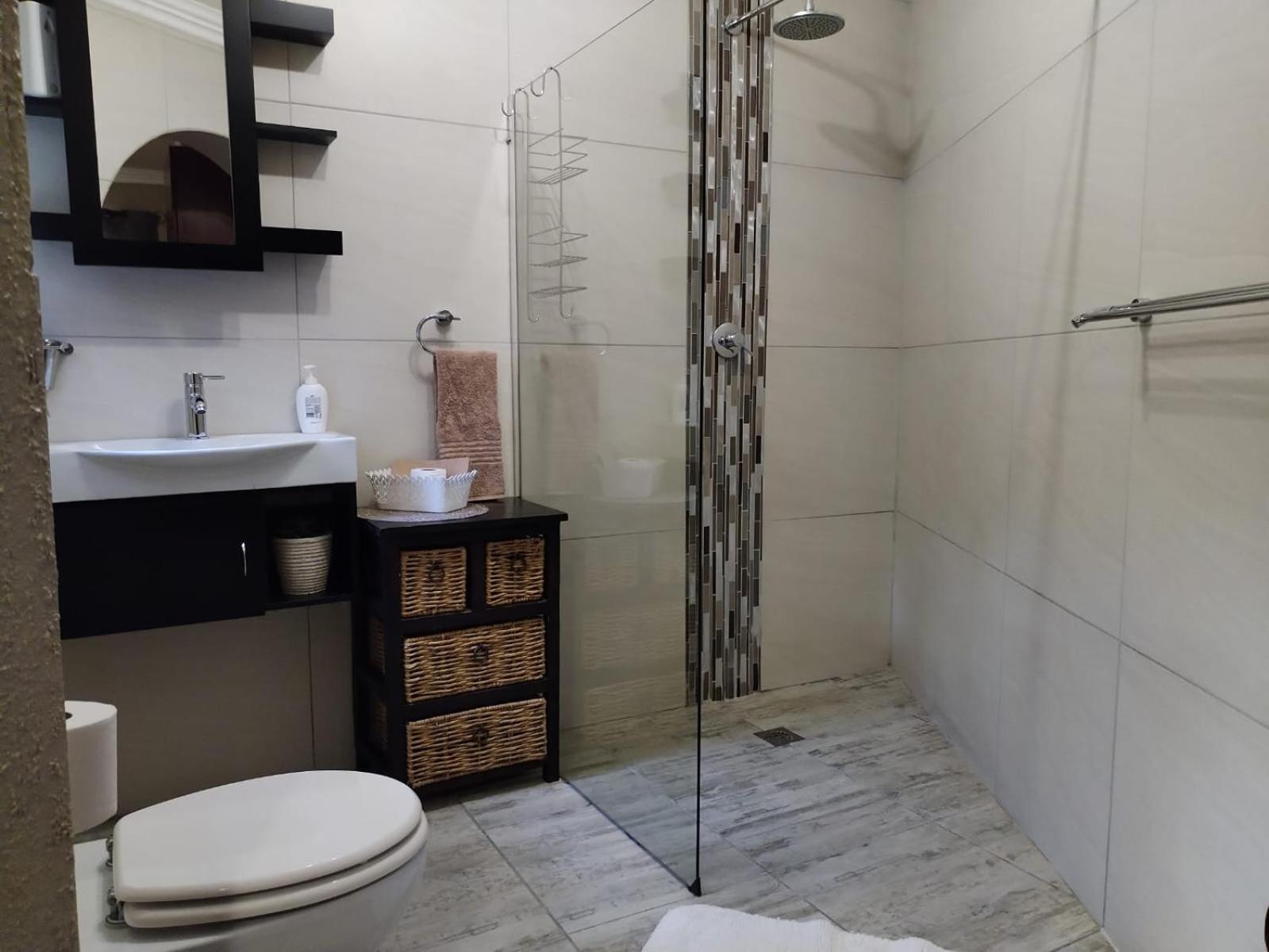 Double or Twin Room with Bathroom - Photo 5