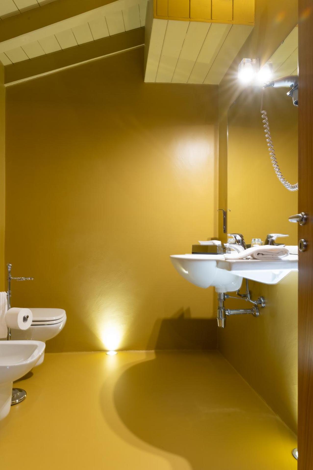 Double Room - Photo 18