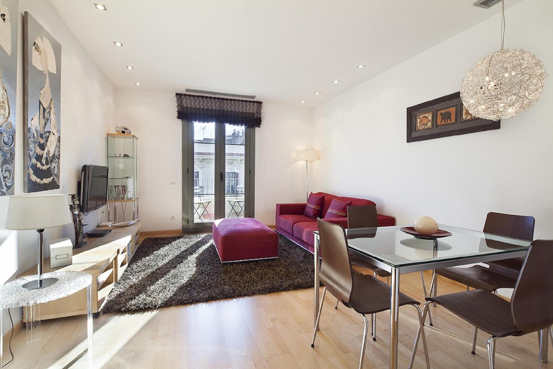 Three-Bedroom Apartment with Balcony- Carrer d'Ali Bei  photo 3