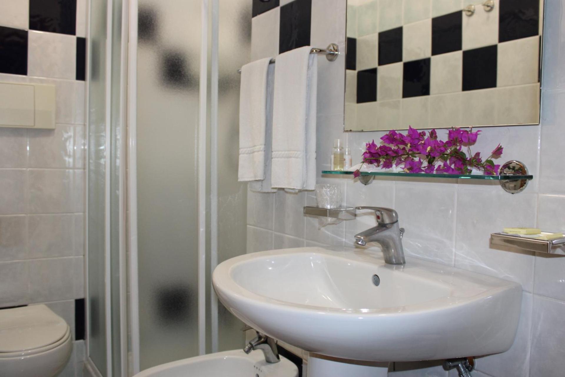 Superior Triple Room photo 2