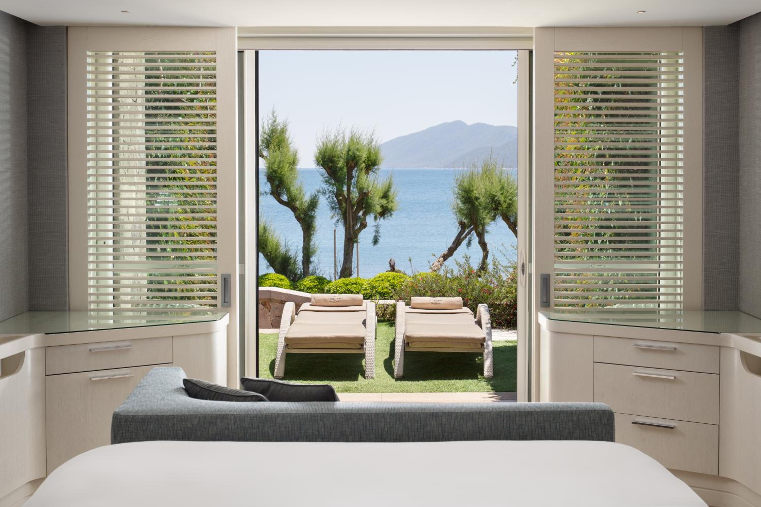Deluxe Marine King Room with Sea view, Balcony