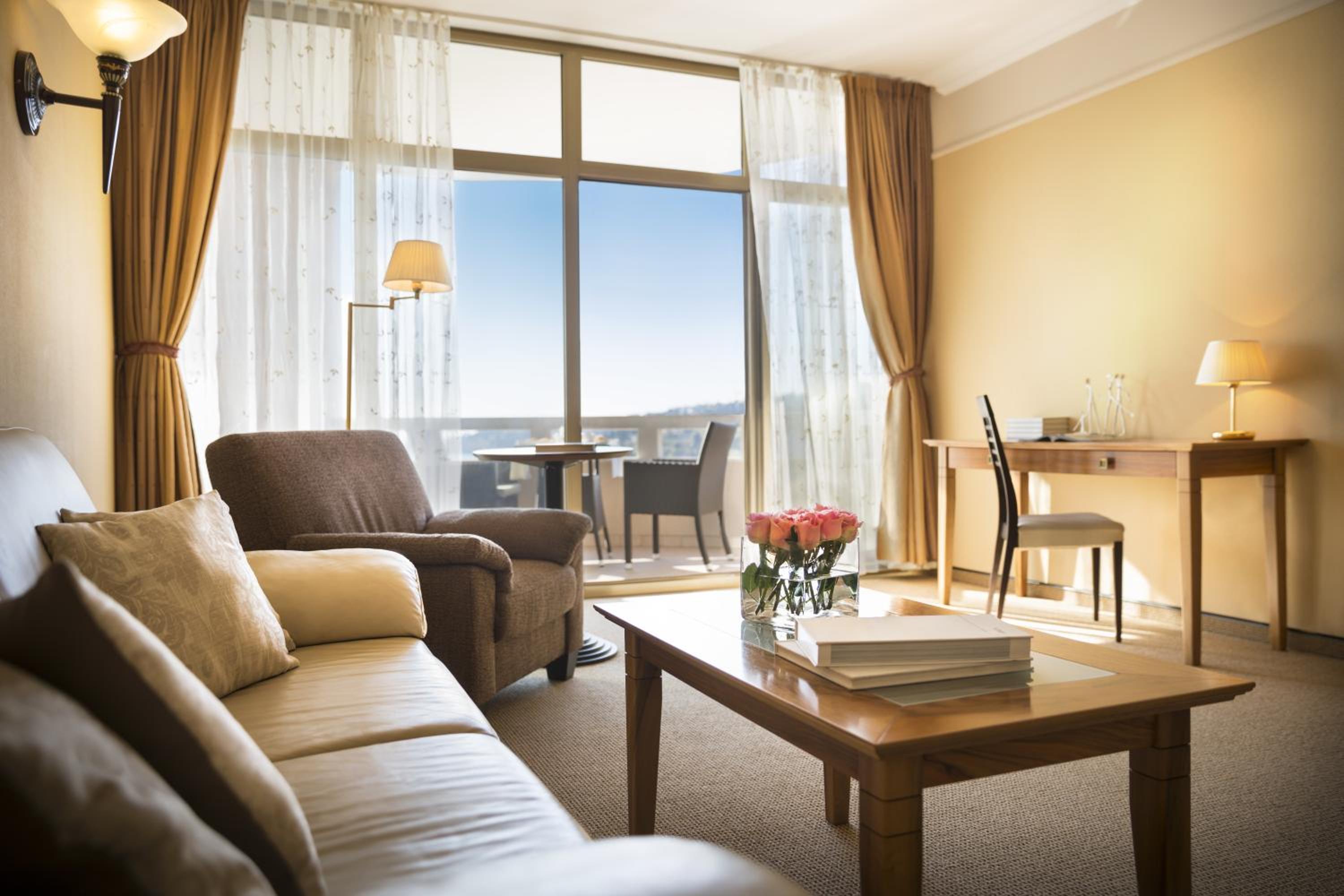 Executive Suite - Photo 6