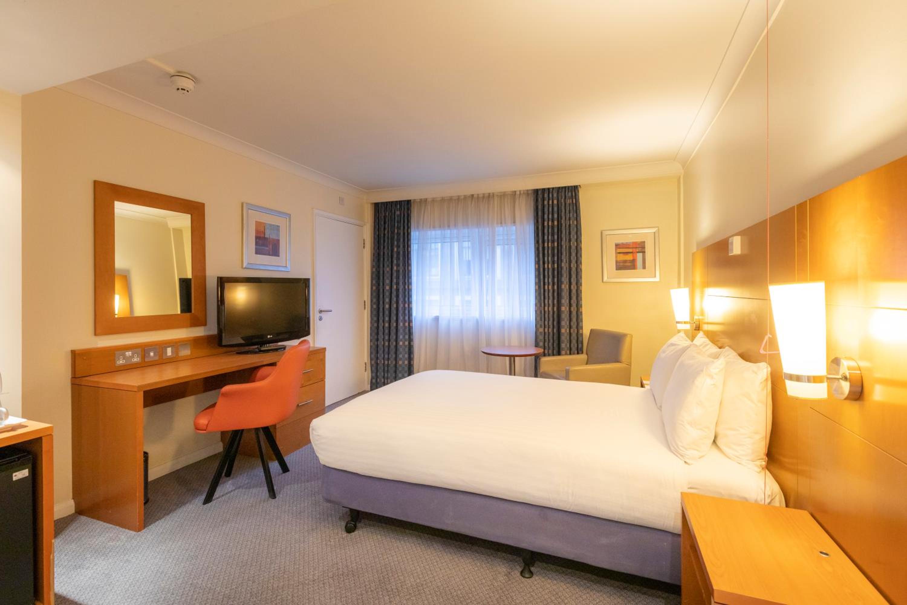 Standard Double Room thumbnail 5
