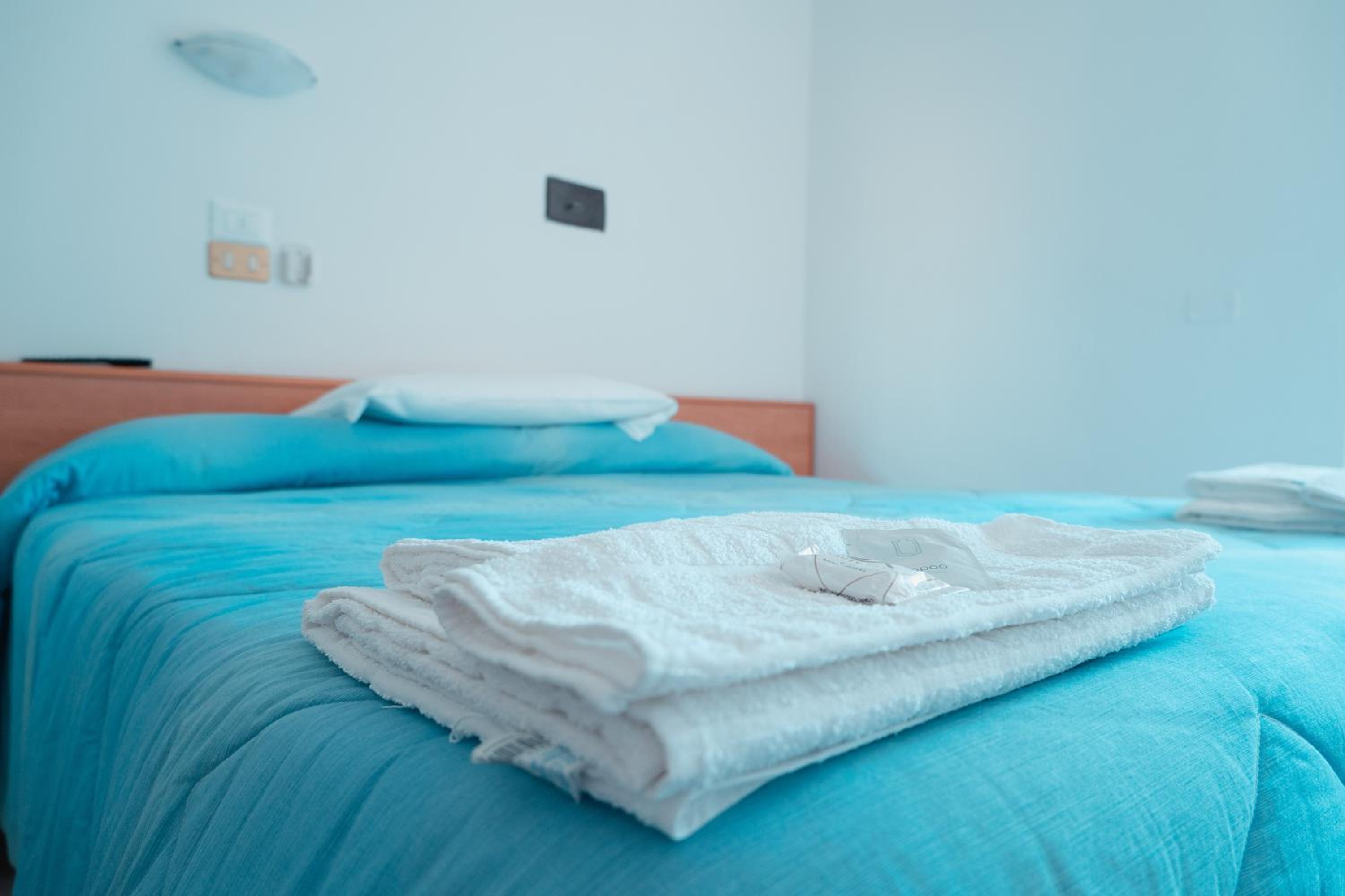 Double or Twin Room with Bathroom - Photo 1