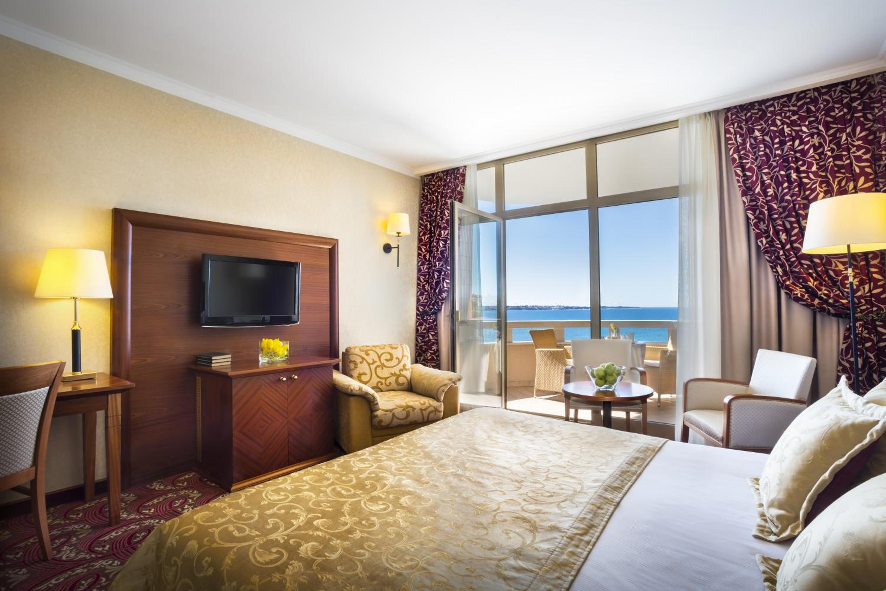 Superior Double or Twin Room with Balcony and Sea View - Photo 9