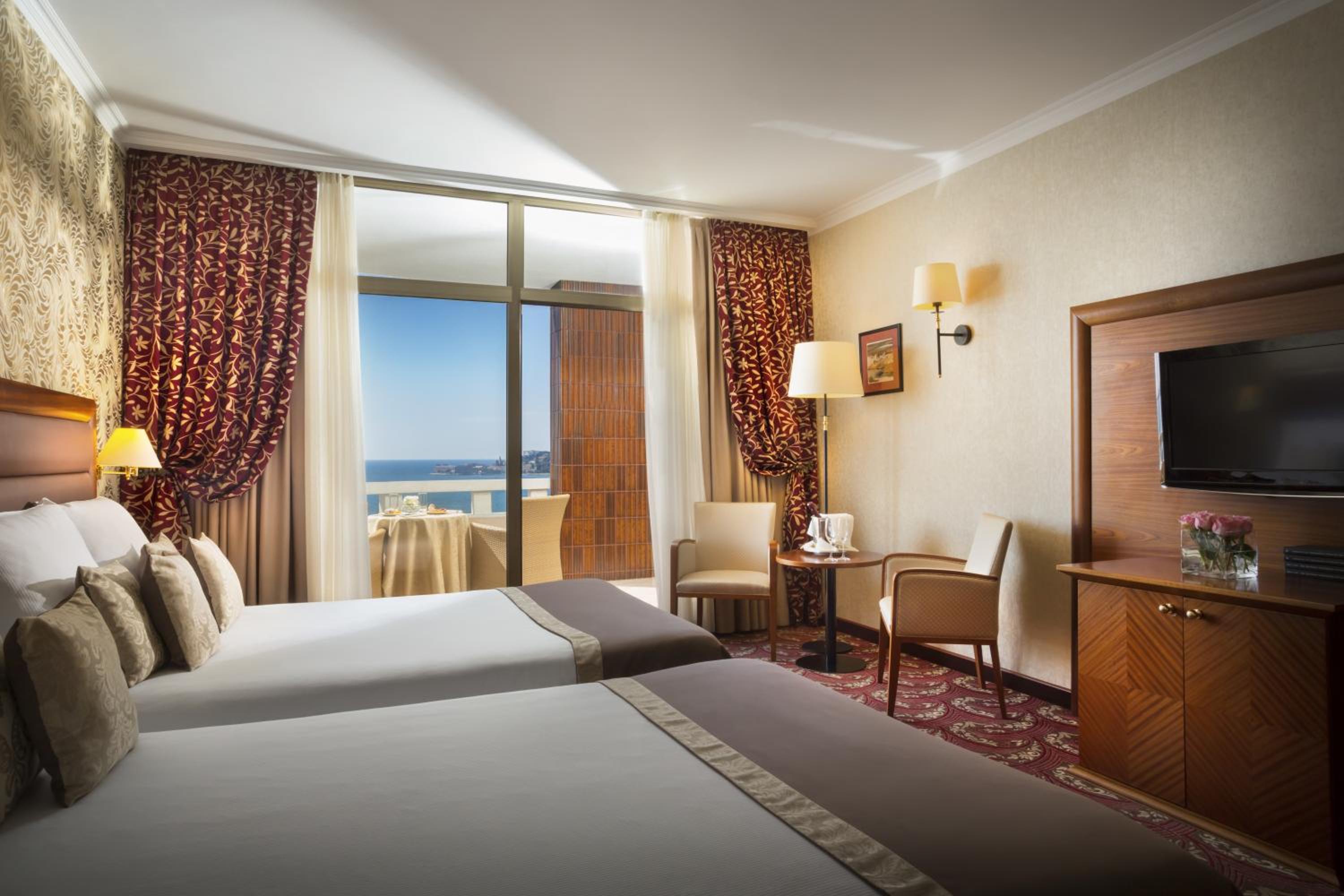 Superior Double or Twin Room with Balcony and Sea View - Photo 8