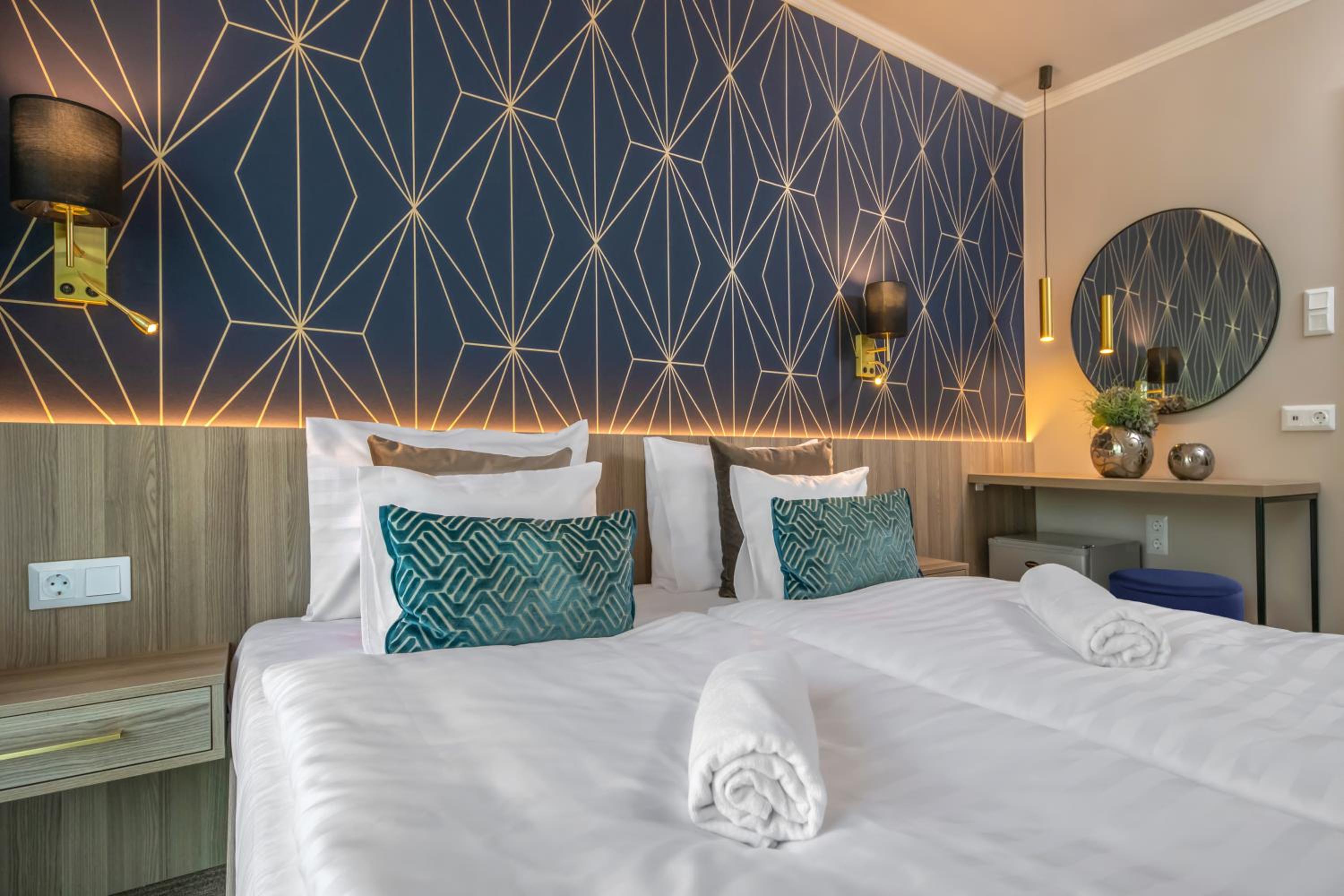 Elegant Double Room with Balcony - Photo 1