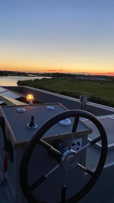 House Boat photo 2