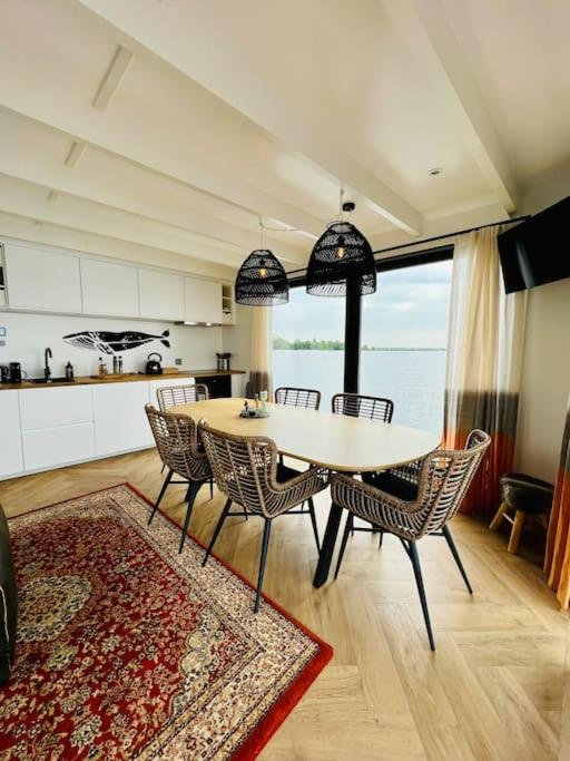House Boat photo 3