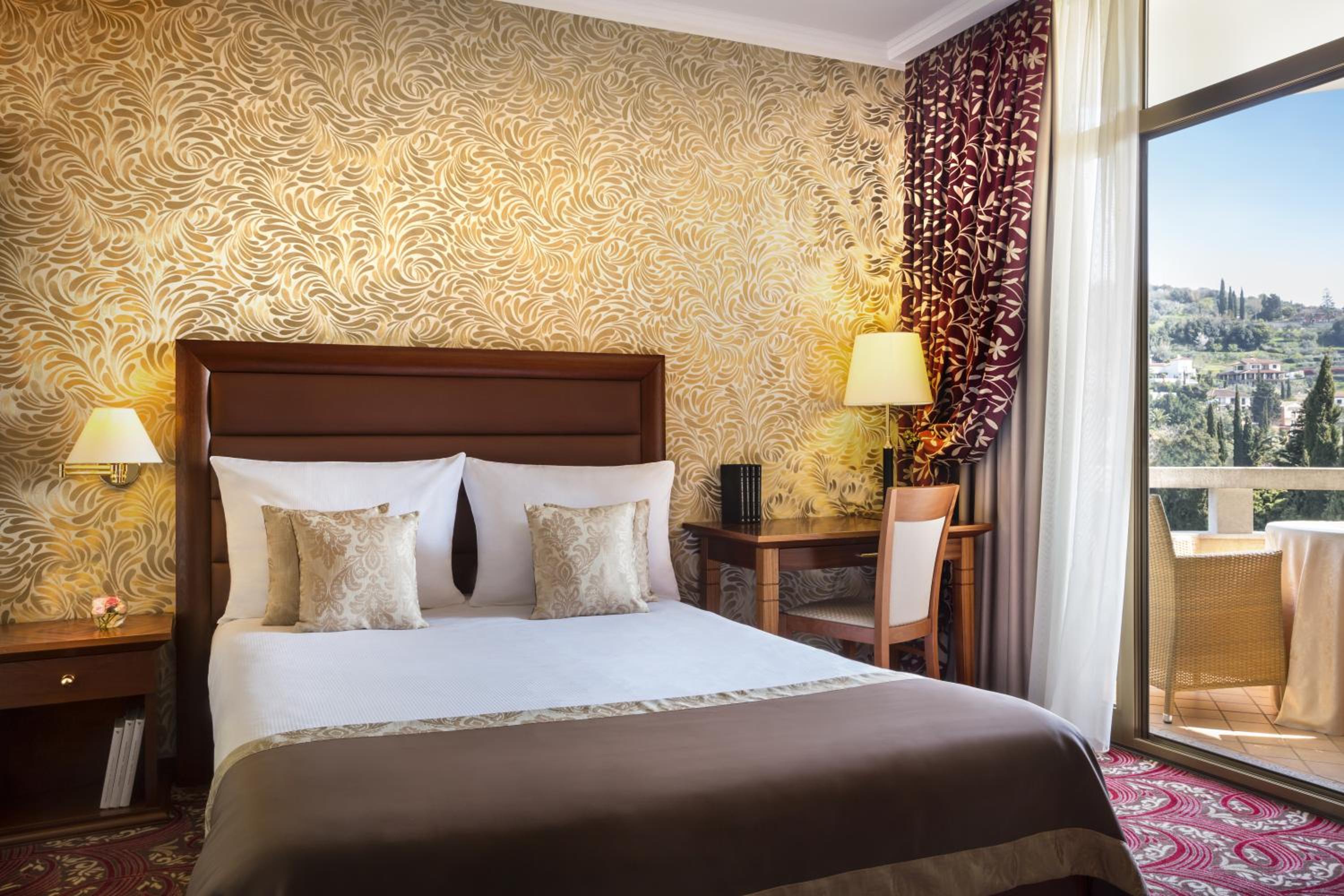Standard Double Room with Balcony and Park View - Photo 1