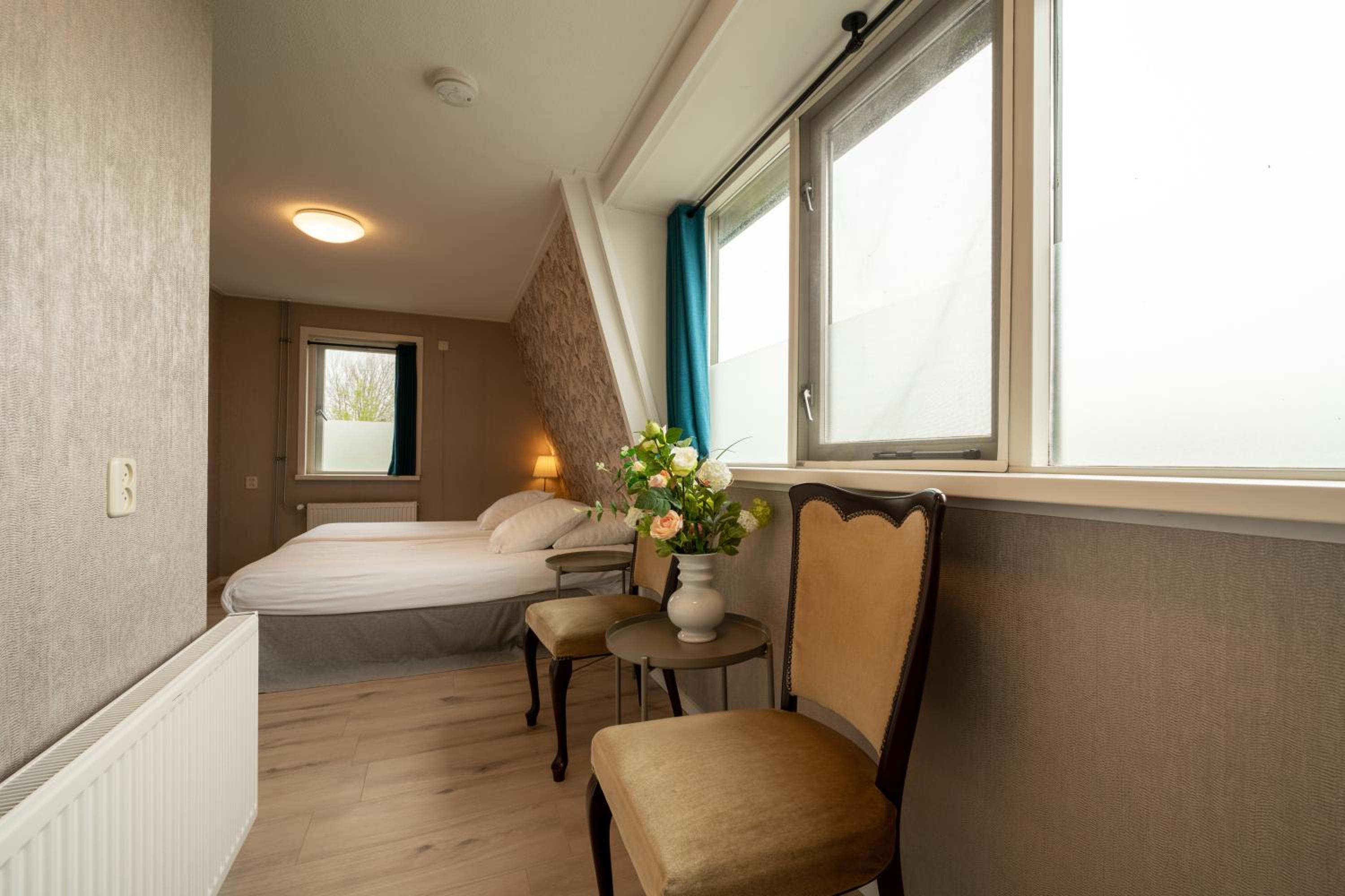 Budget Twin Room - Photo 3