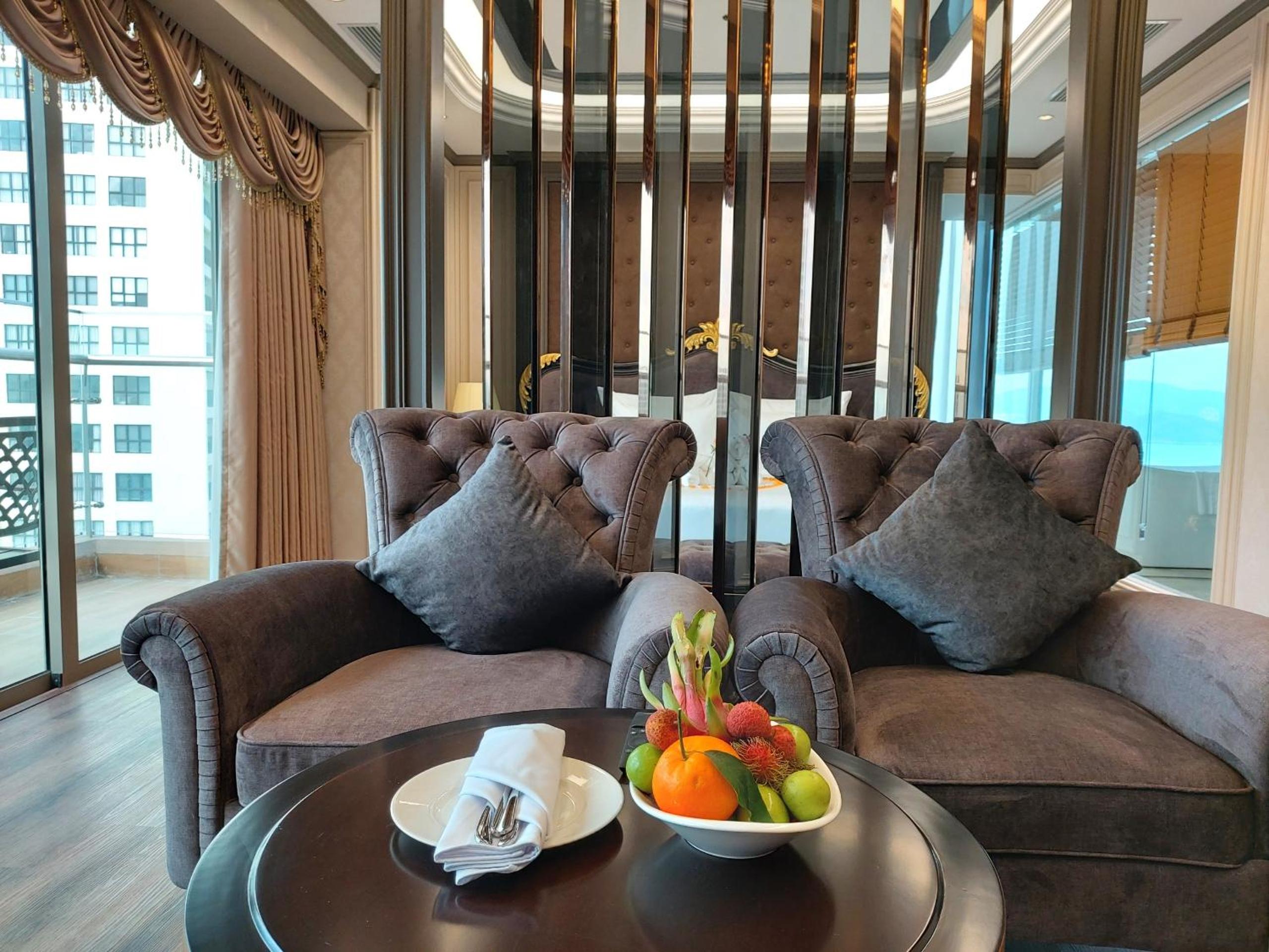 One-Bedroom Apartment with Balcony and Sea View photo 1