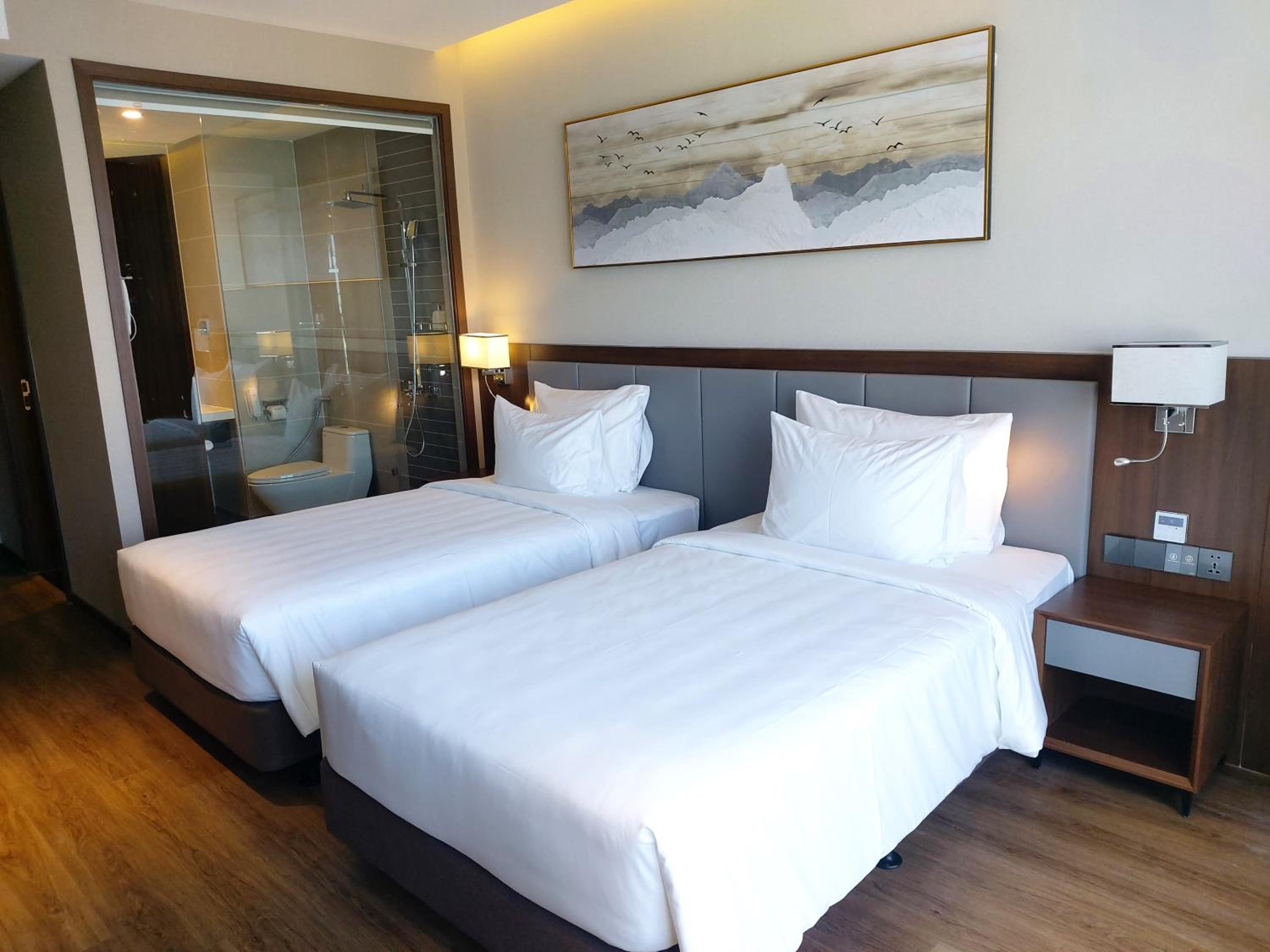Deluxe Double Room with Balcony photo 1
