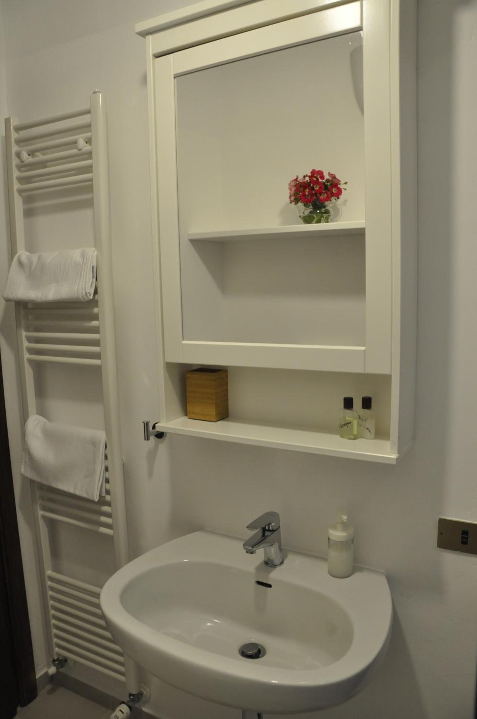 Double Room with Sea View - Photo 11