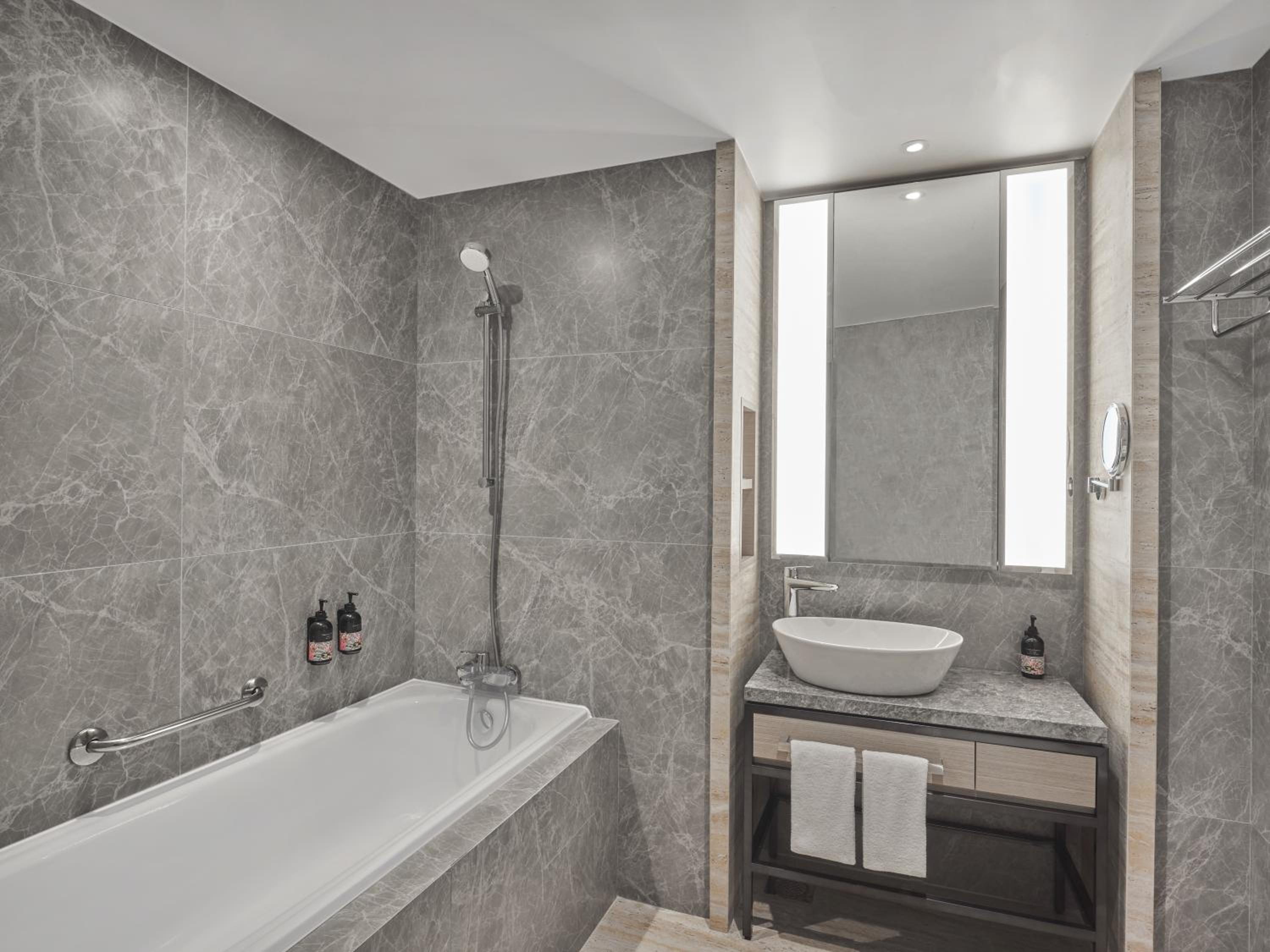 Premier Waterfront King (Newly Renovated Room)