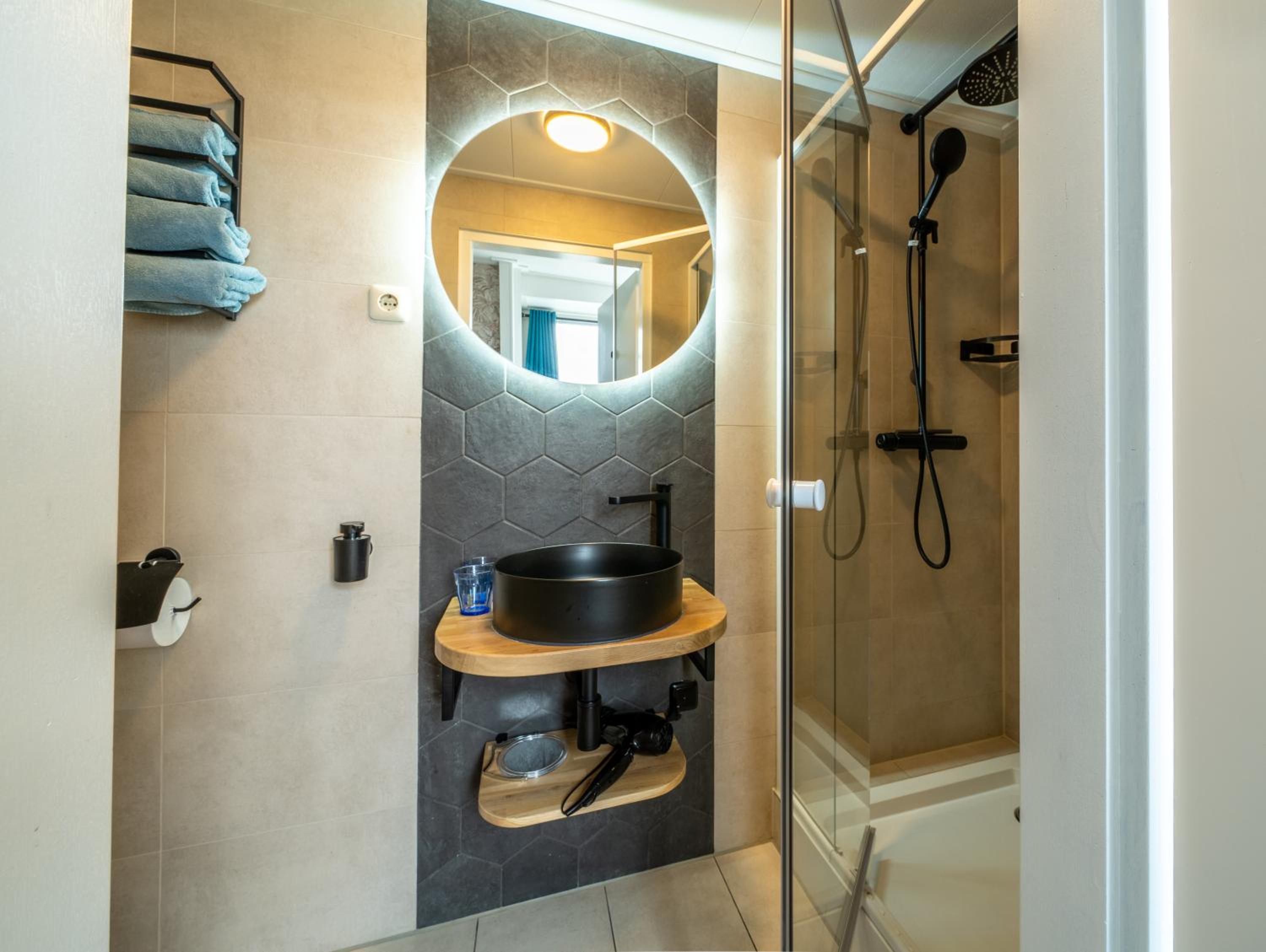 Budget Twin Room - Photo 4