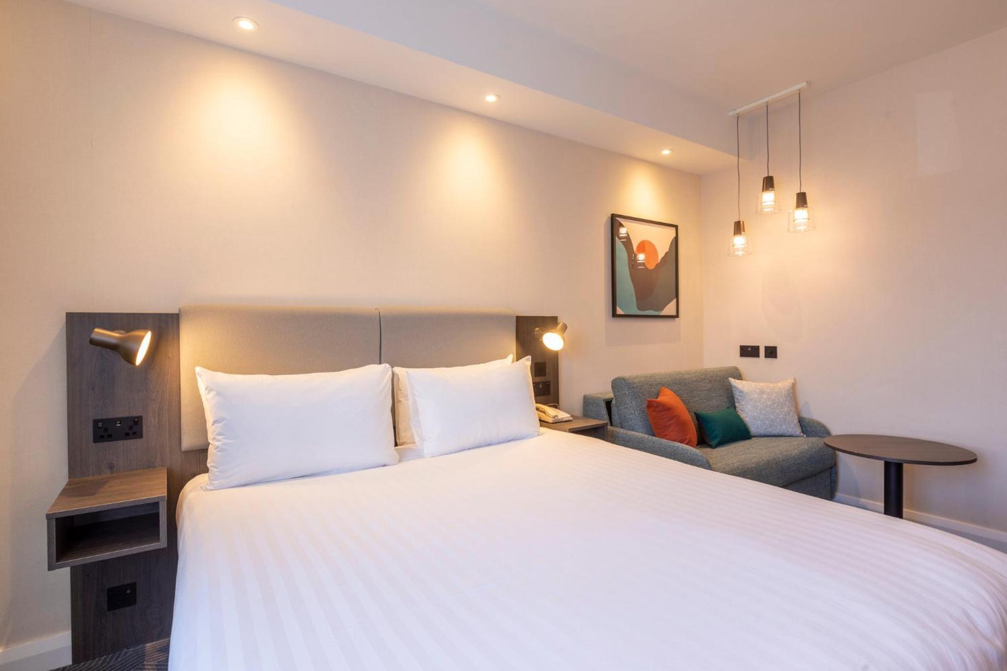 Premium Queen Room with sofa bed photo 2