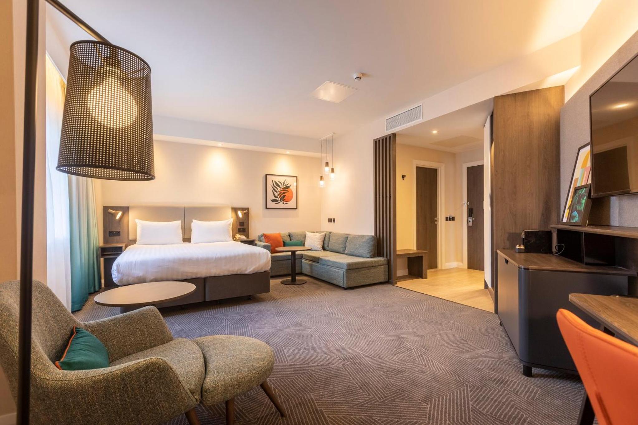 Premium Queen Room with sofa bed - Photo 1