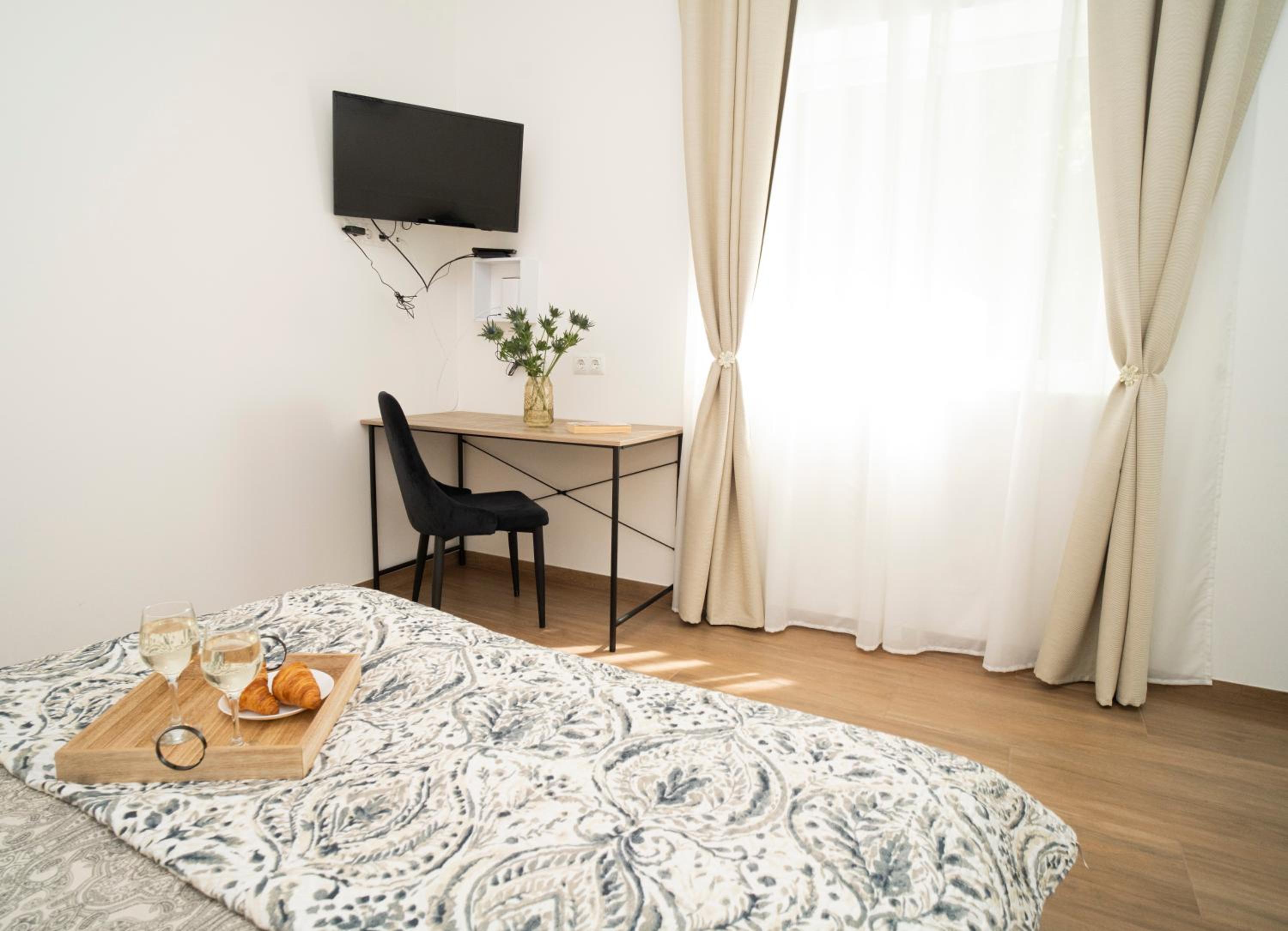 One-Bedroom Apartment photo 2