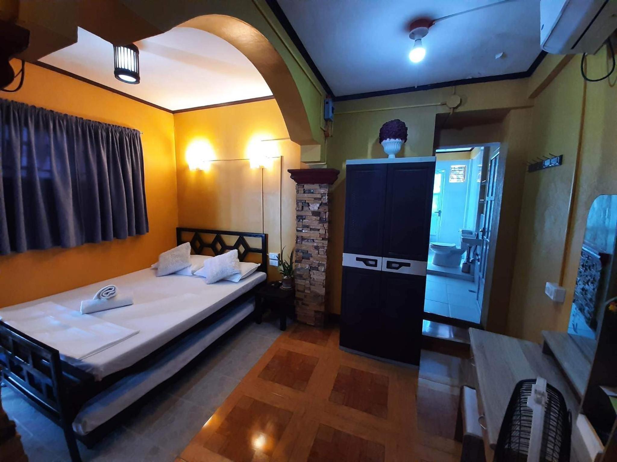 Budget Double Room - Photo 1