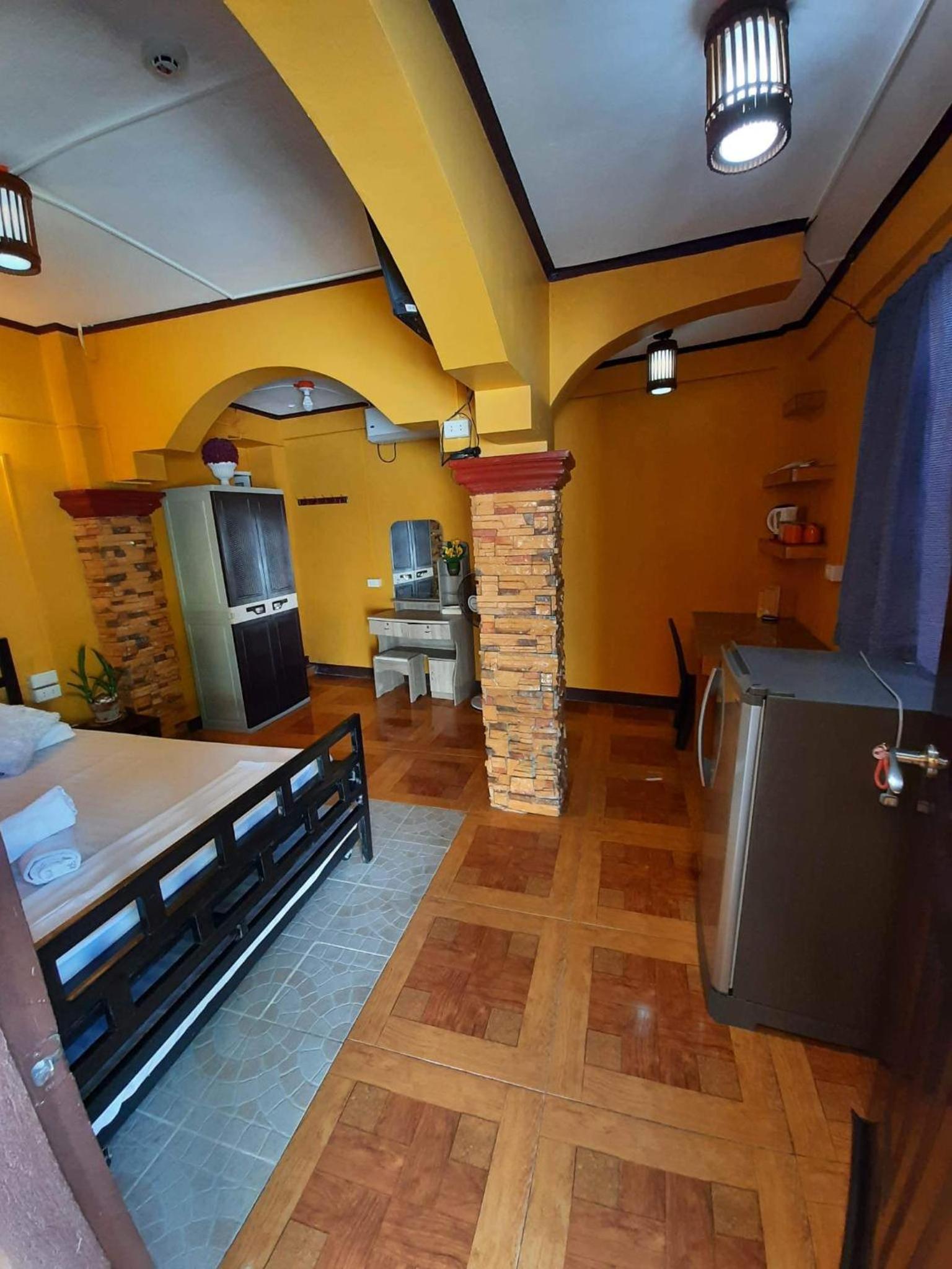 Budget Double Room - Photo 8