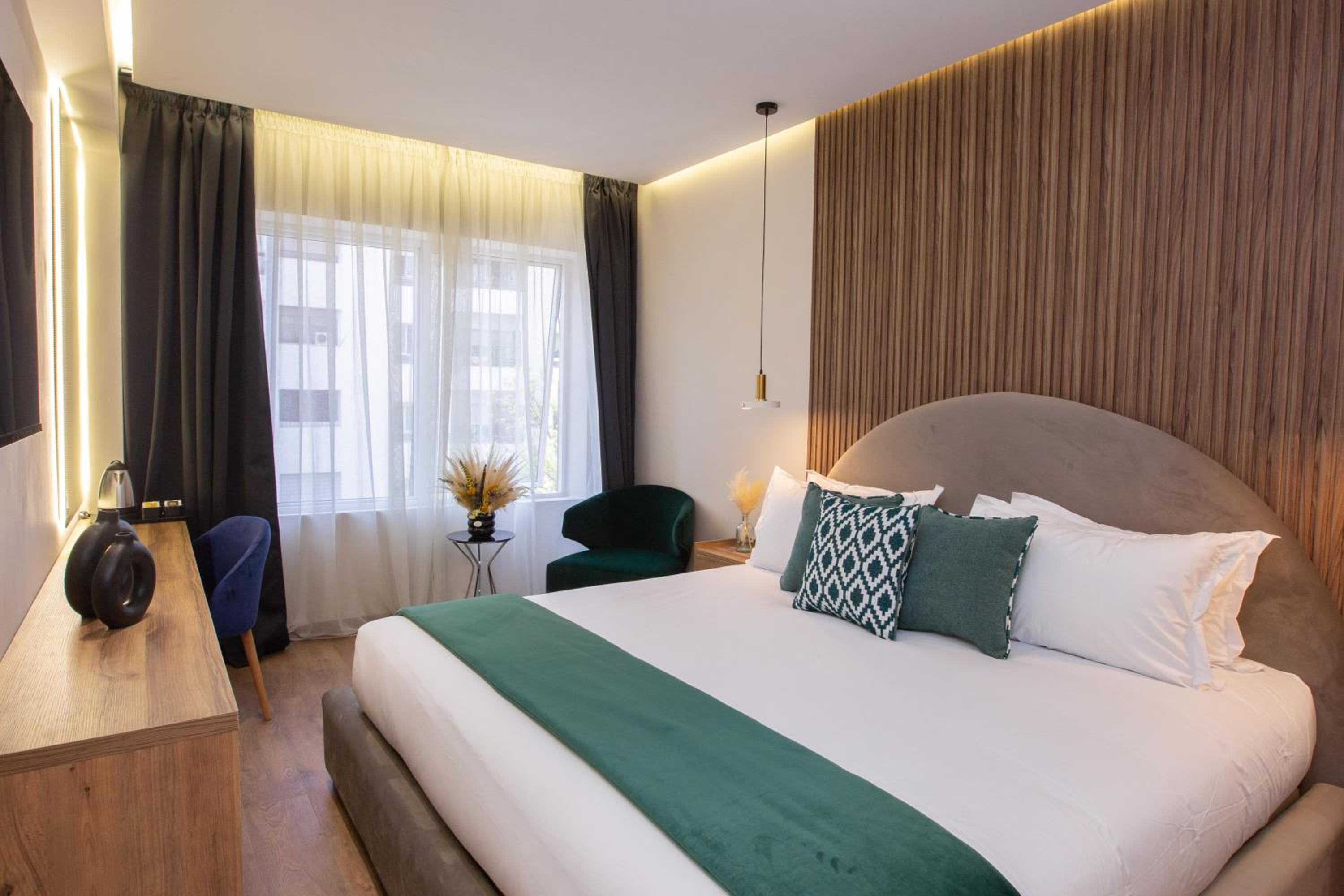 Superior King Room - Photo 3
