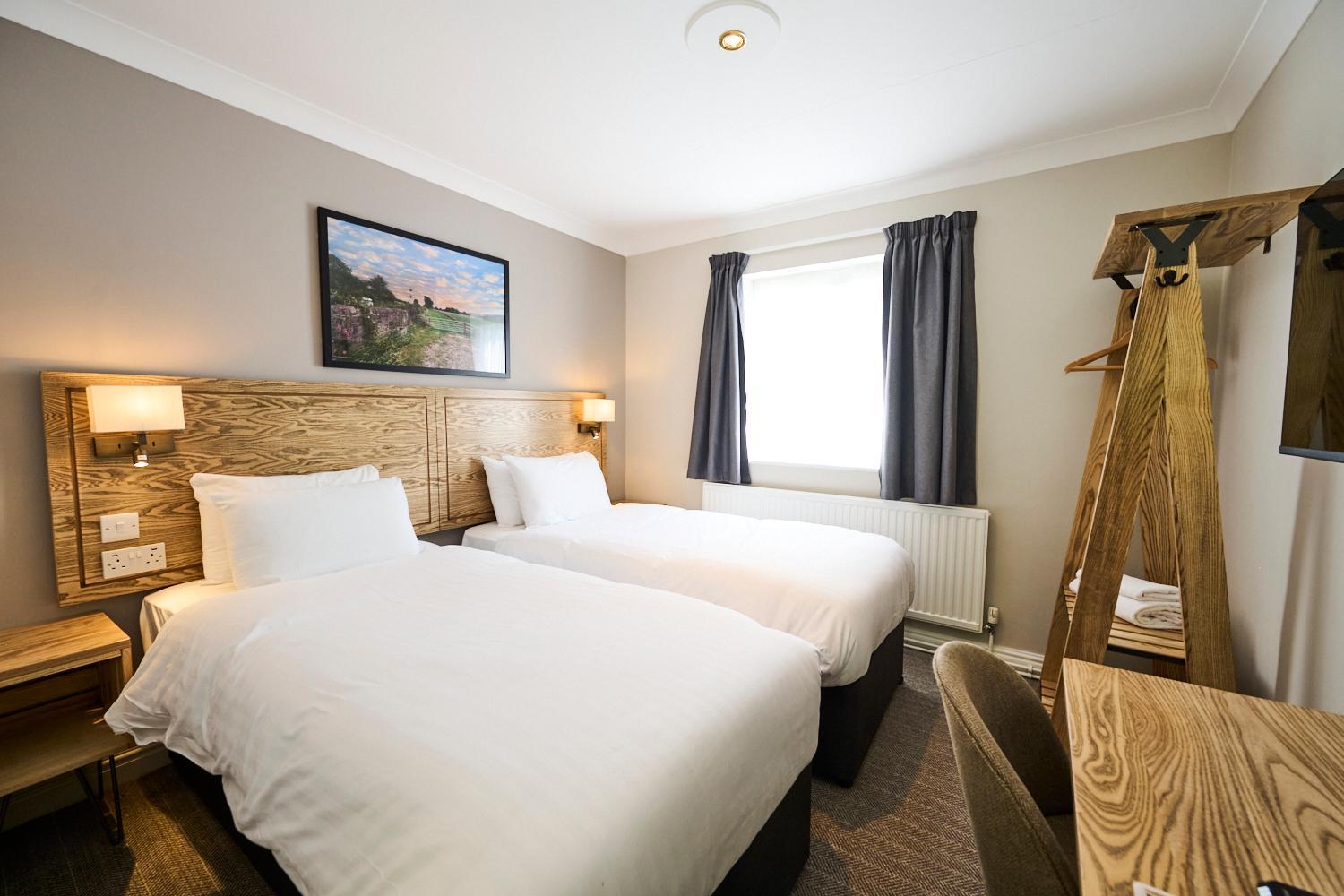 Standard Twin Room - Photo 2