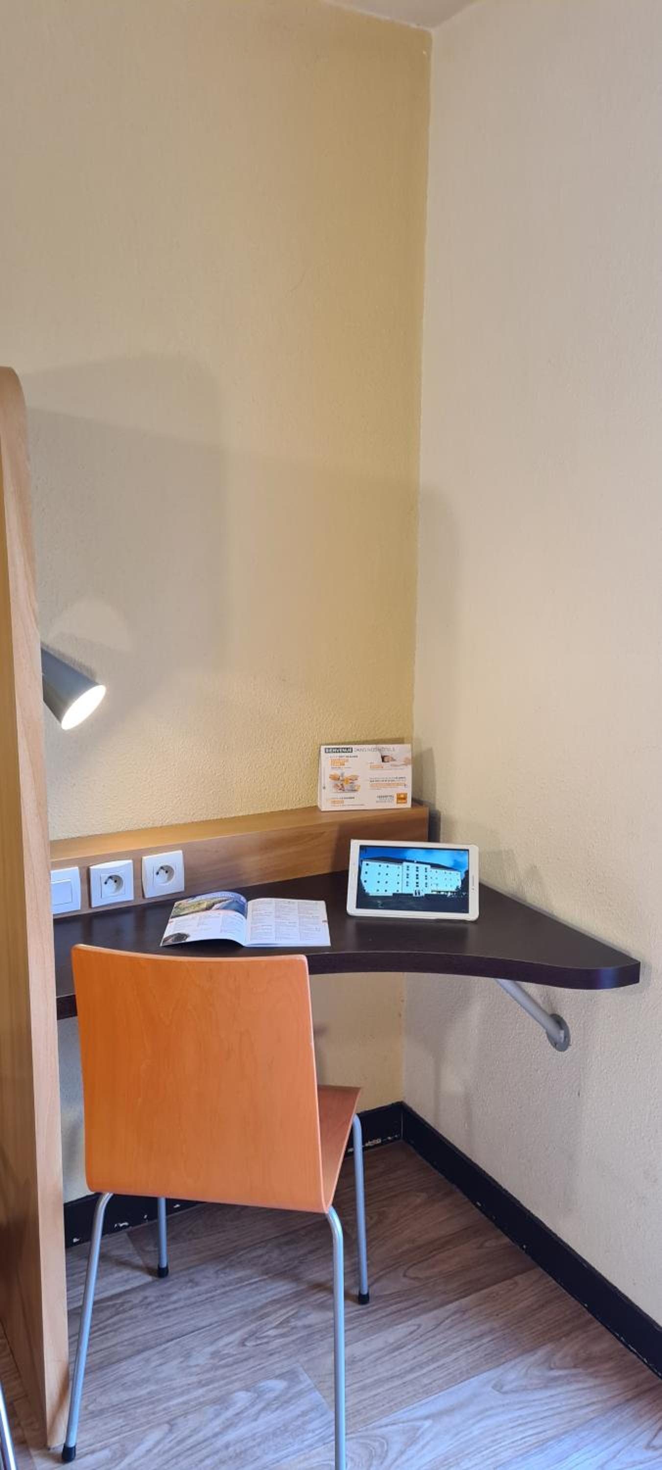 Triple Room (1 Double Bed + 1 Single Bed) - Photo 1