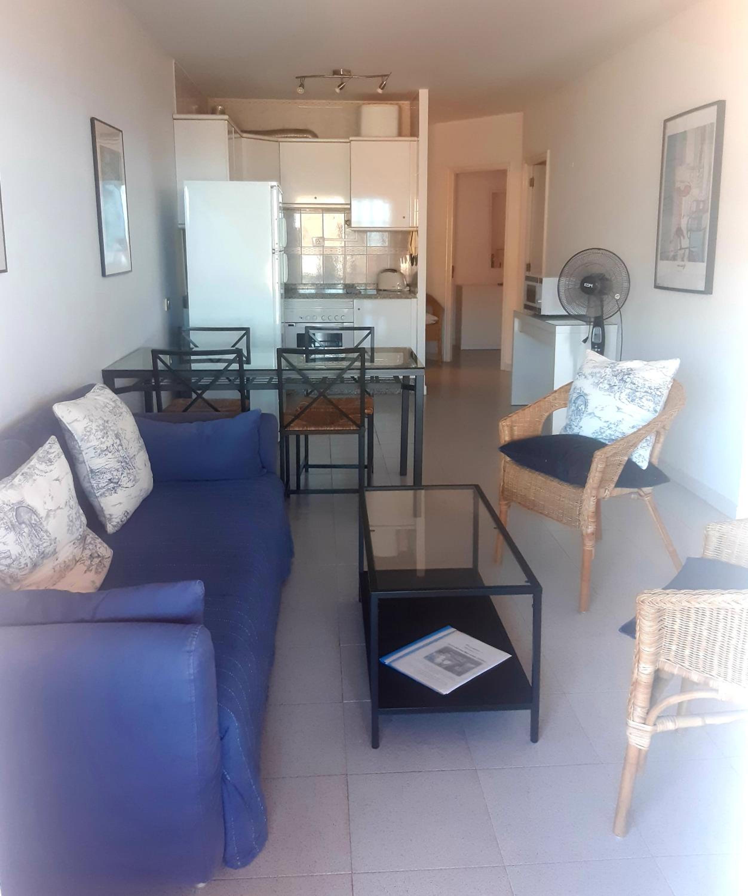 Apartamento de dos habitaciones con terraza y vista al mar