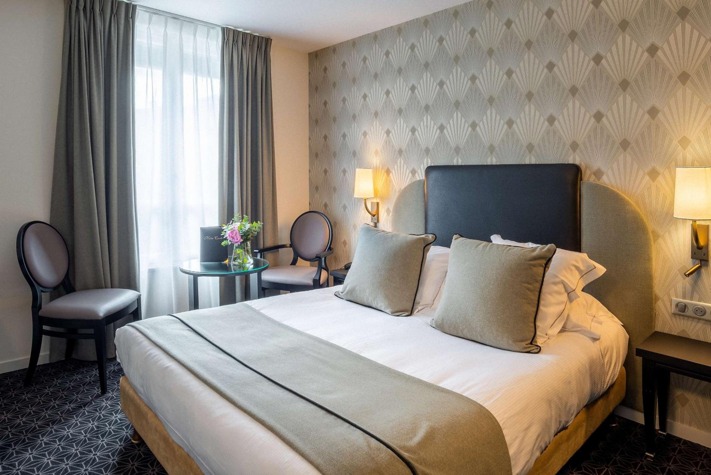 Comfort Queen Room - Photo 10