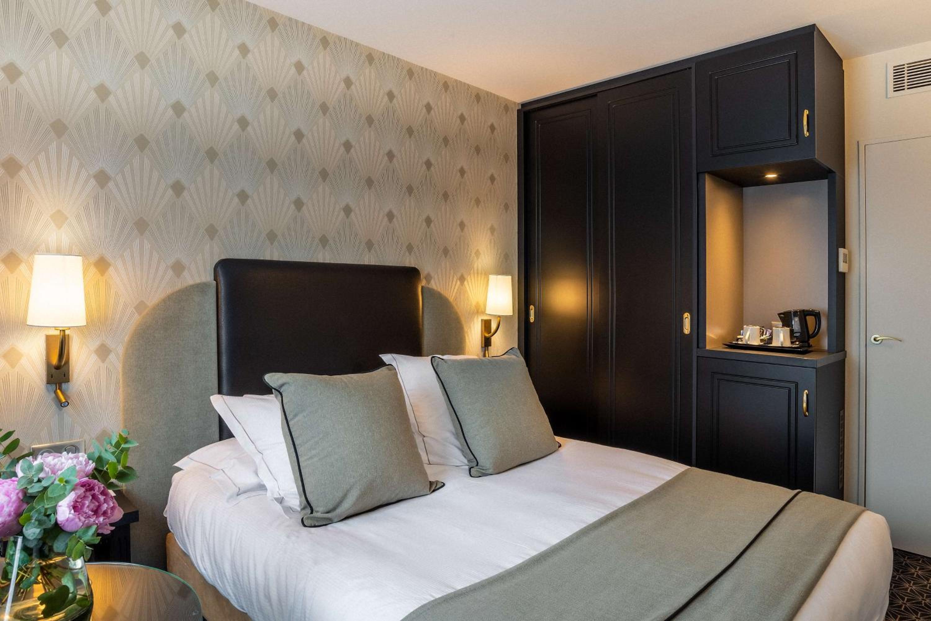 Comfort Queen Room - Photo 2