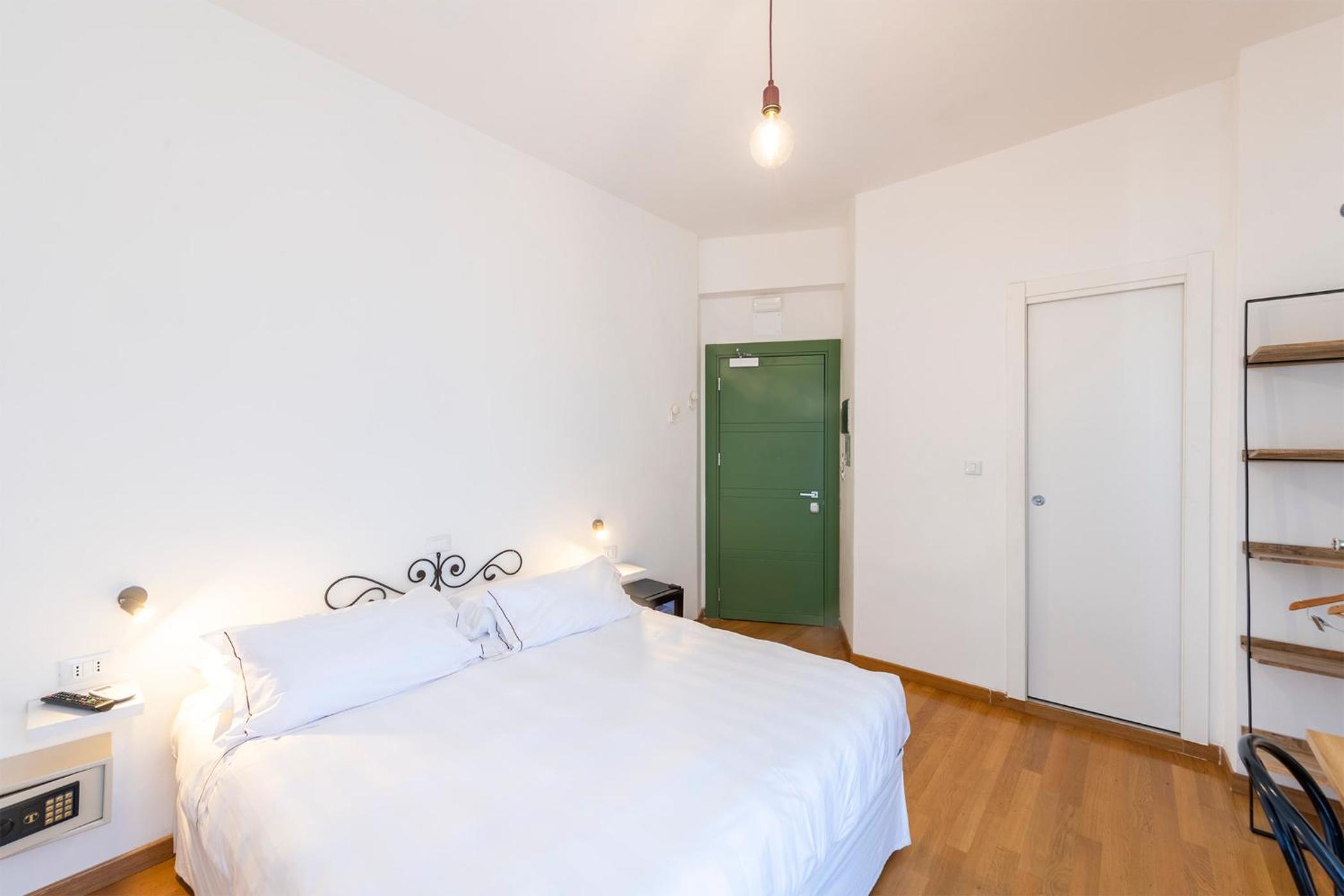 Standard Double or Twin Room - Photo 4