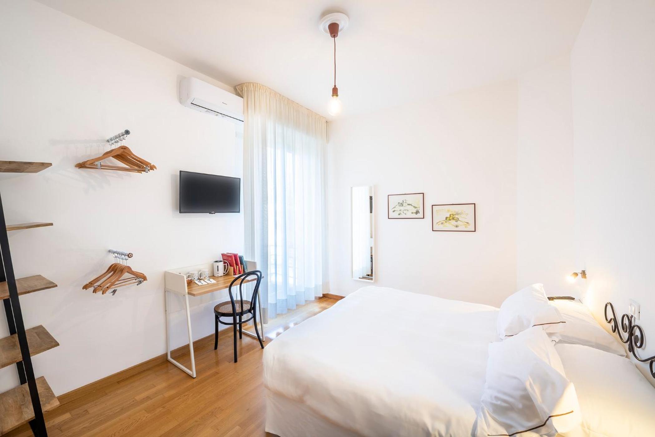 Standard Double or Twin Room - Photo 1